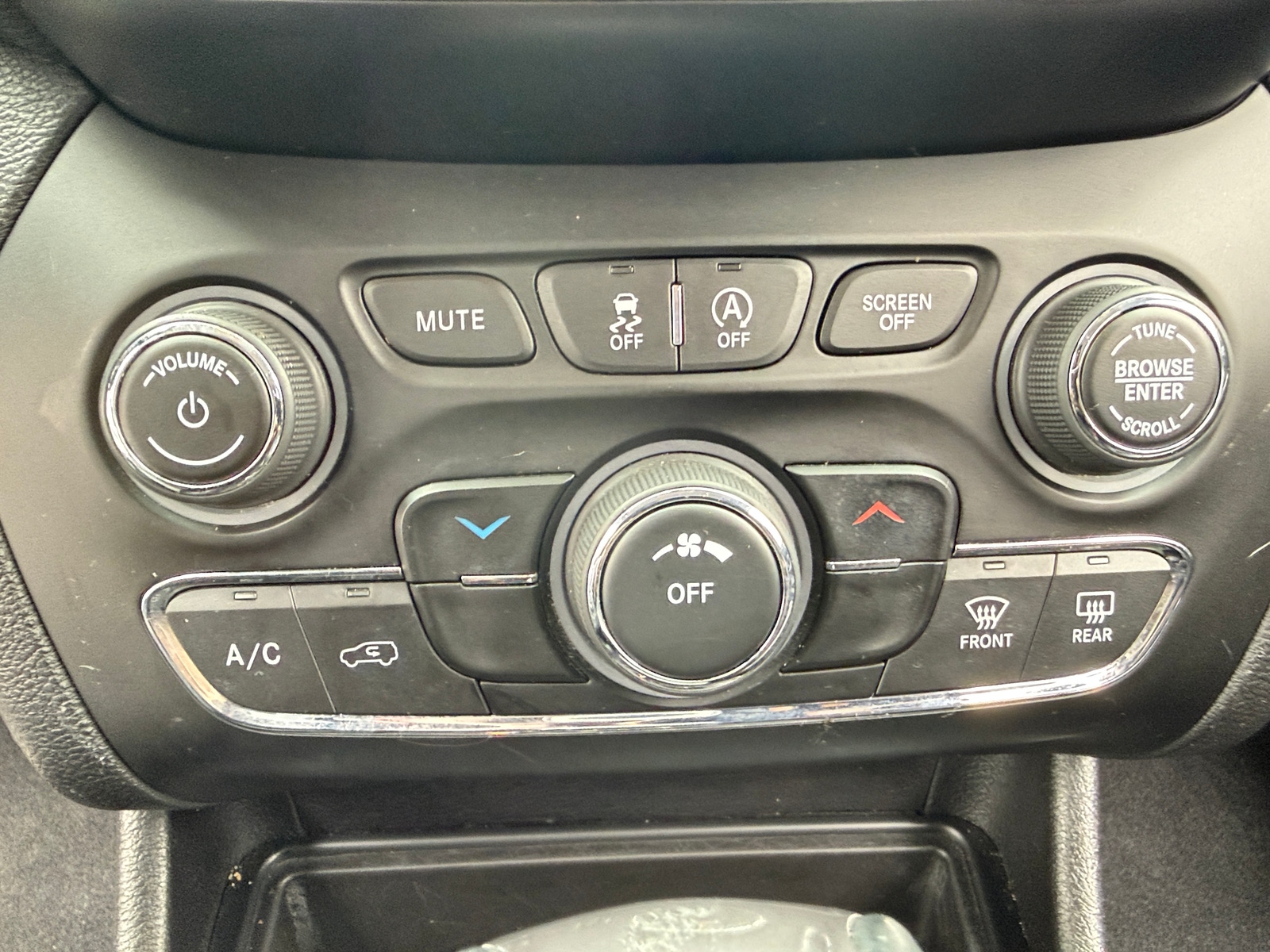 Thumbnail: 2019 Jeep Cherokee - 4