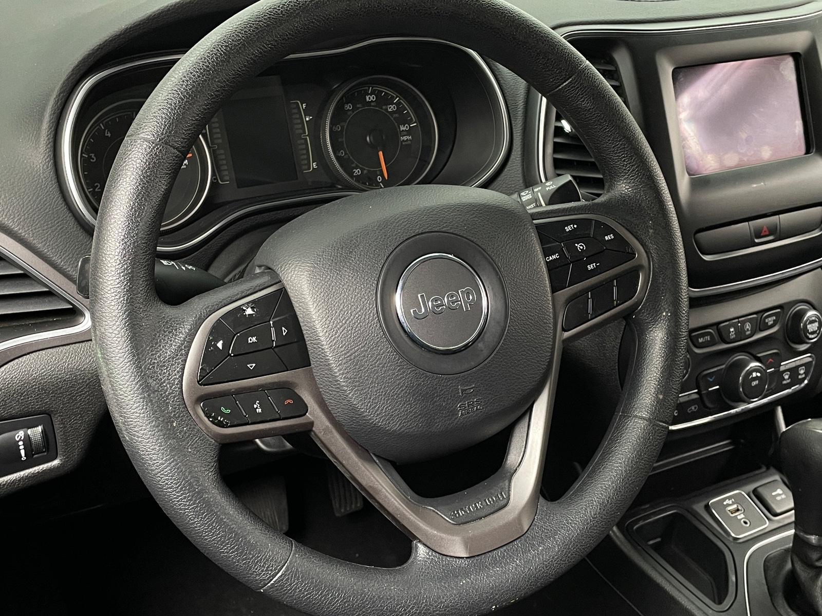 Thumbnail: 2019 Jeep Cherokee - 5