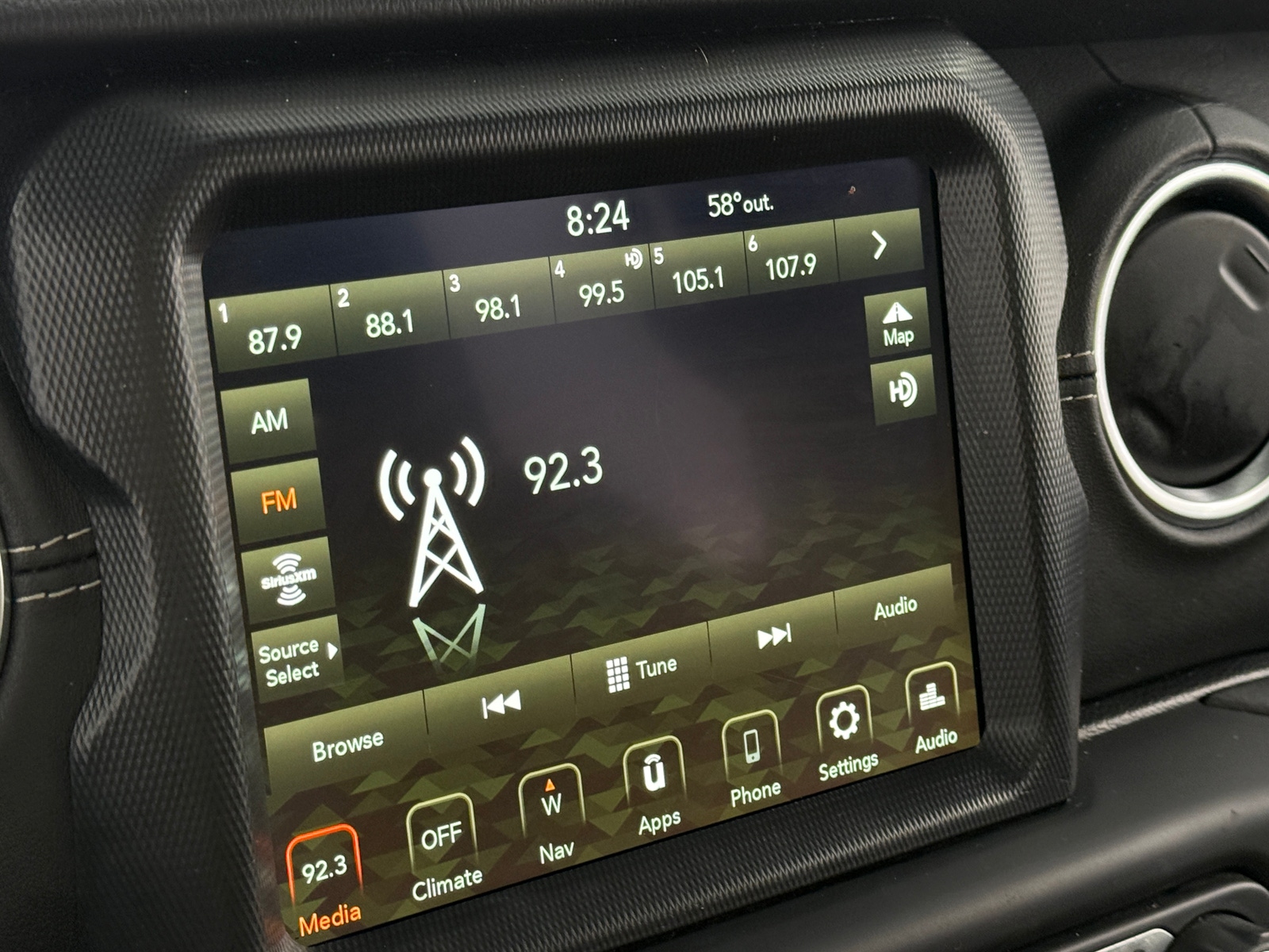 Thumbnail: 2021 Jeep Gladiator - 3