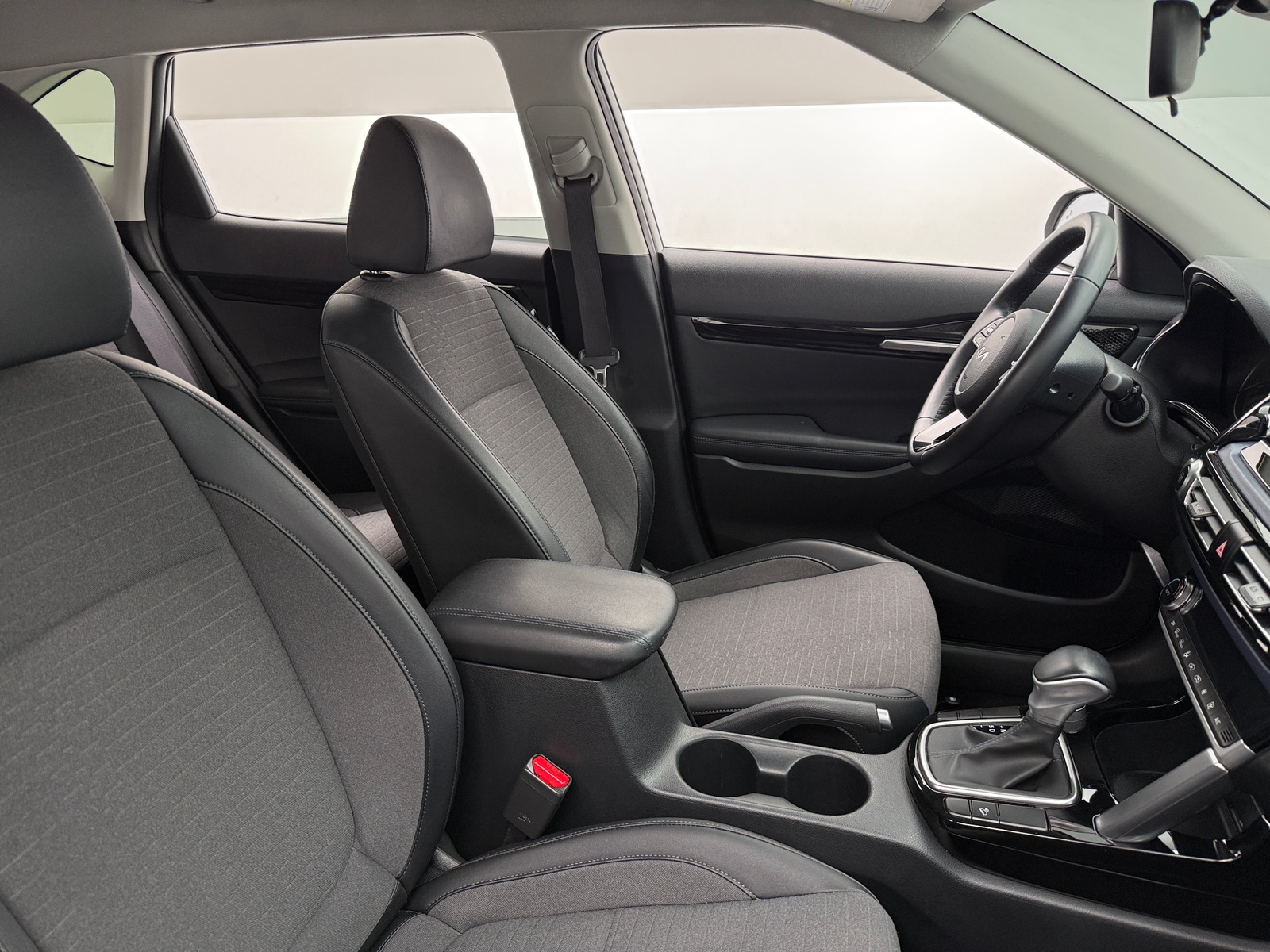 Thumbnail: 2023 Kia Seltos - 2