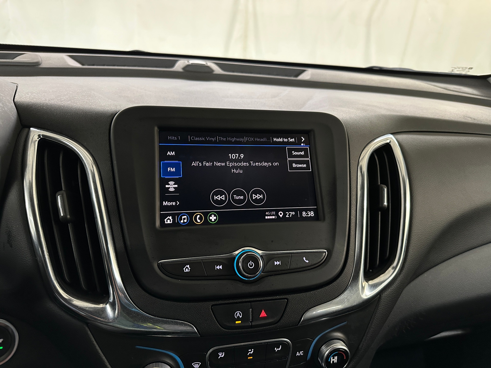 Thumbnail: 2022 Chevrolet Equinox - 4