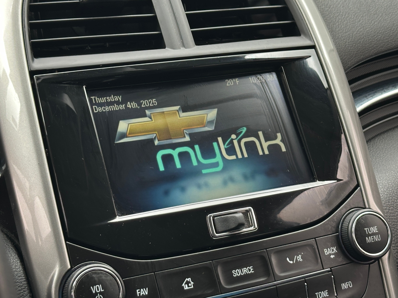 Thumbnail: 2016 Chevrolet Malibu - 3