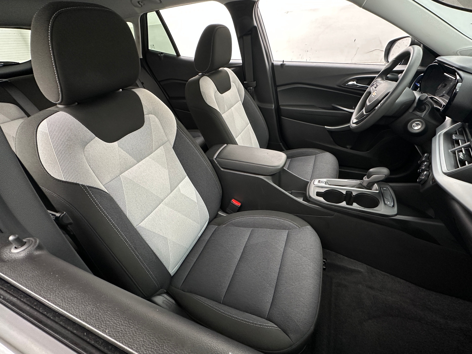 Thumbnail: 2025 Chevrolet Trax - 2