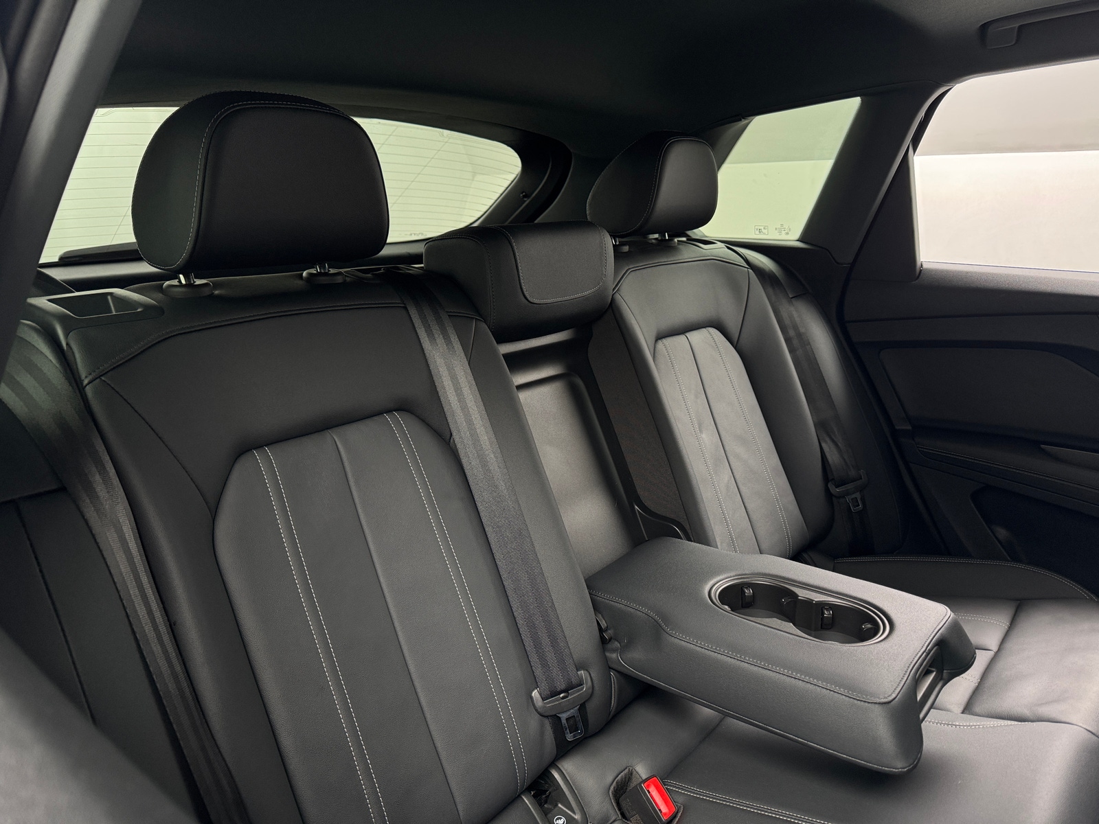 Thumbnail: 2022 Audi Q4 e-tron - 5