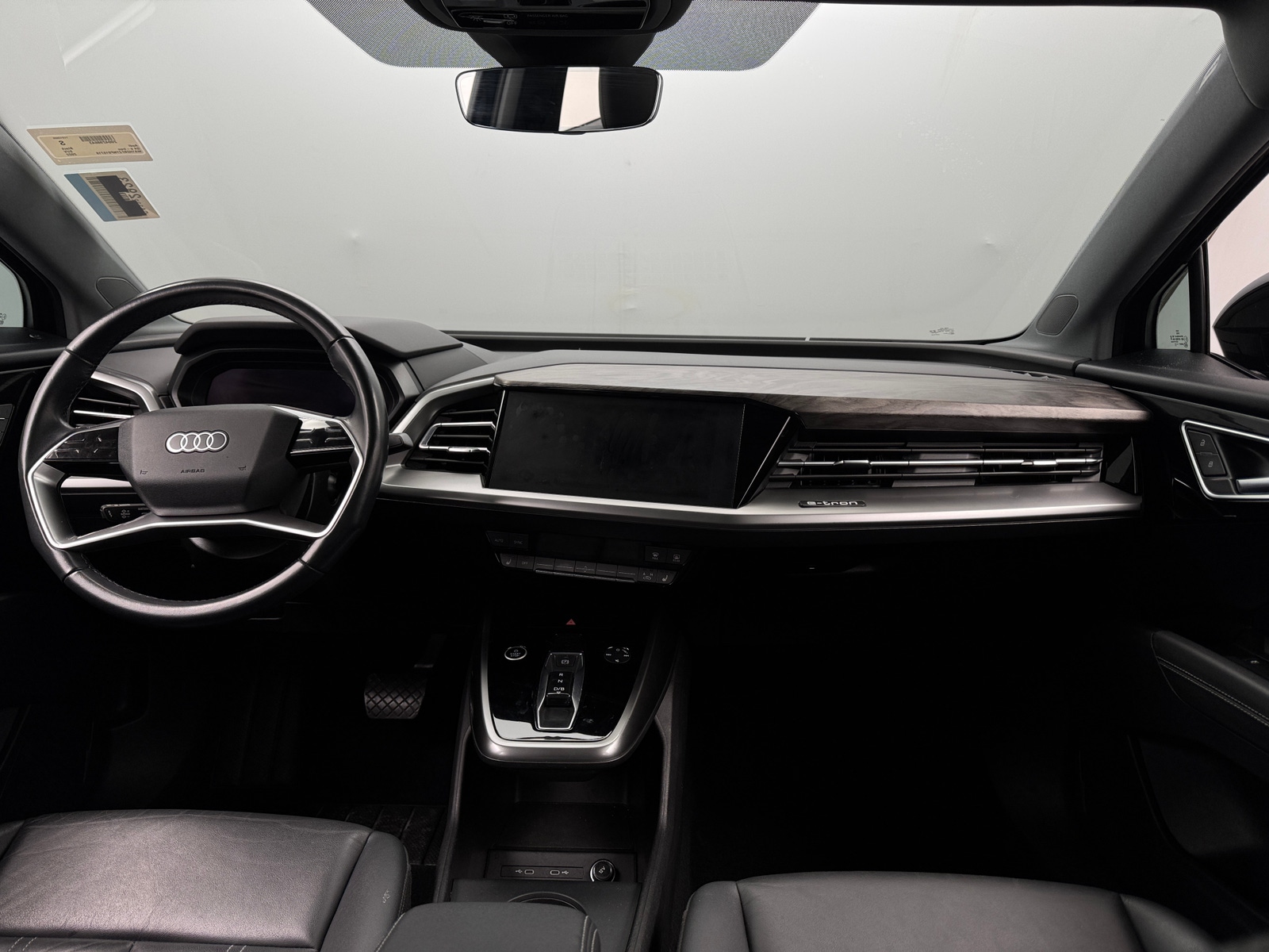 Thumbnail: 2022 Audi Q4 e-tron - 2