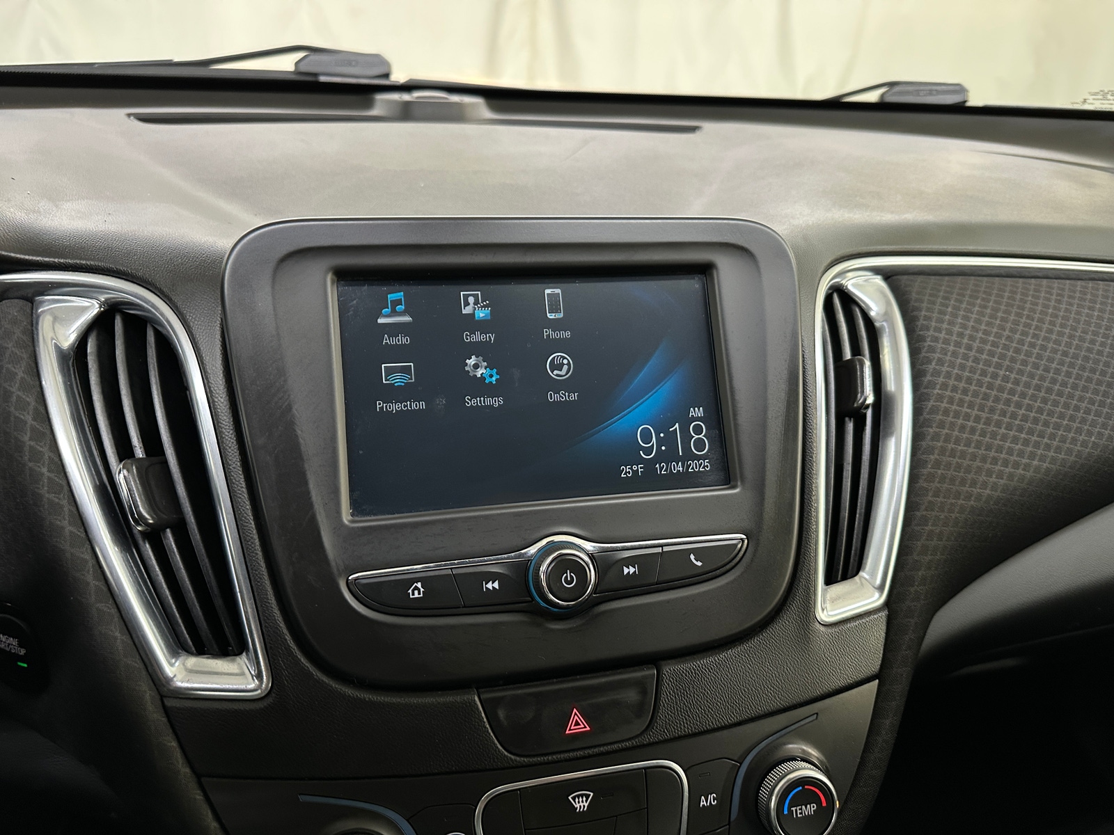 Thumbnail: 2018 Chevrolet Malibu - 4