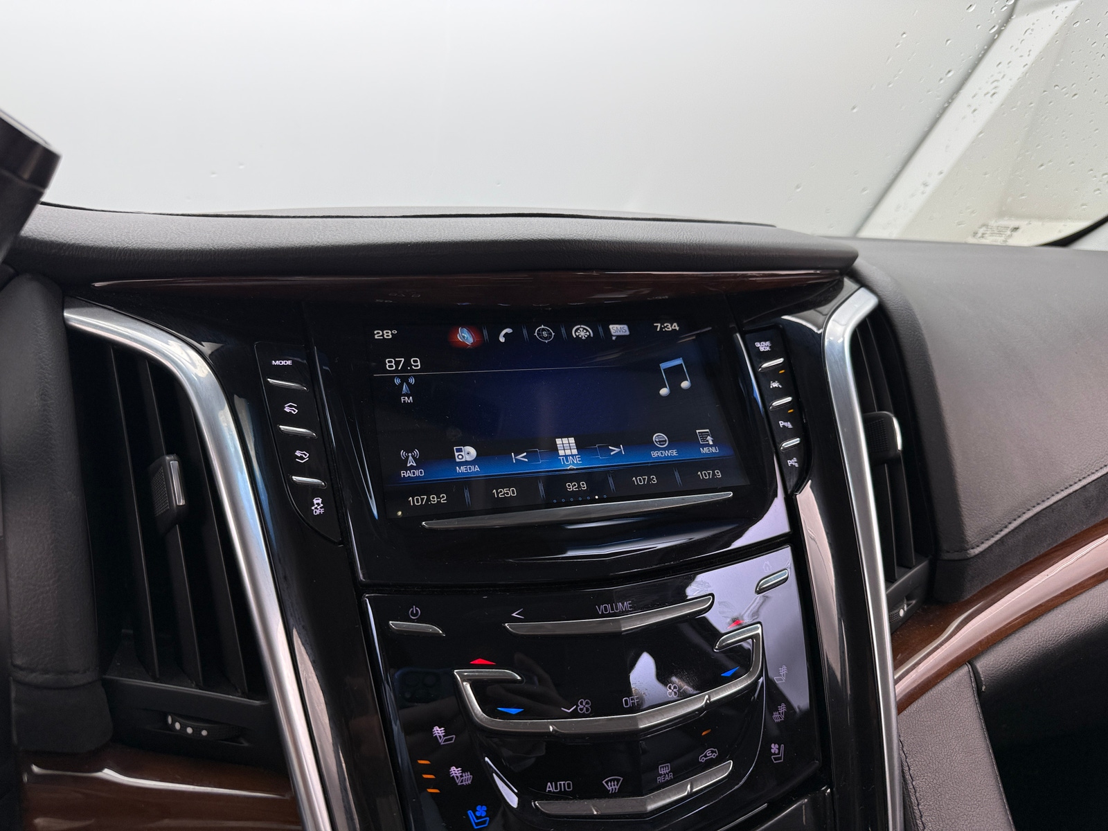 Thumbnail: 2019 Cadillac Escalade - 3