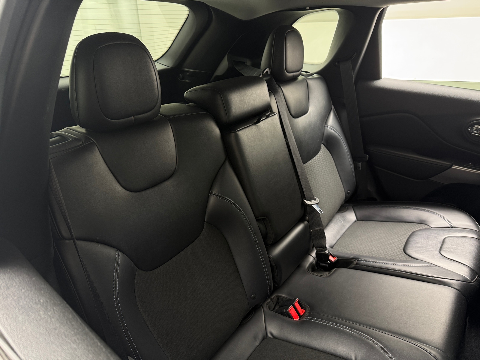 Thumbnail: 2019 Jeep Cherokee - 6