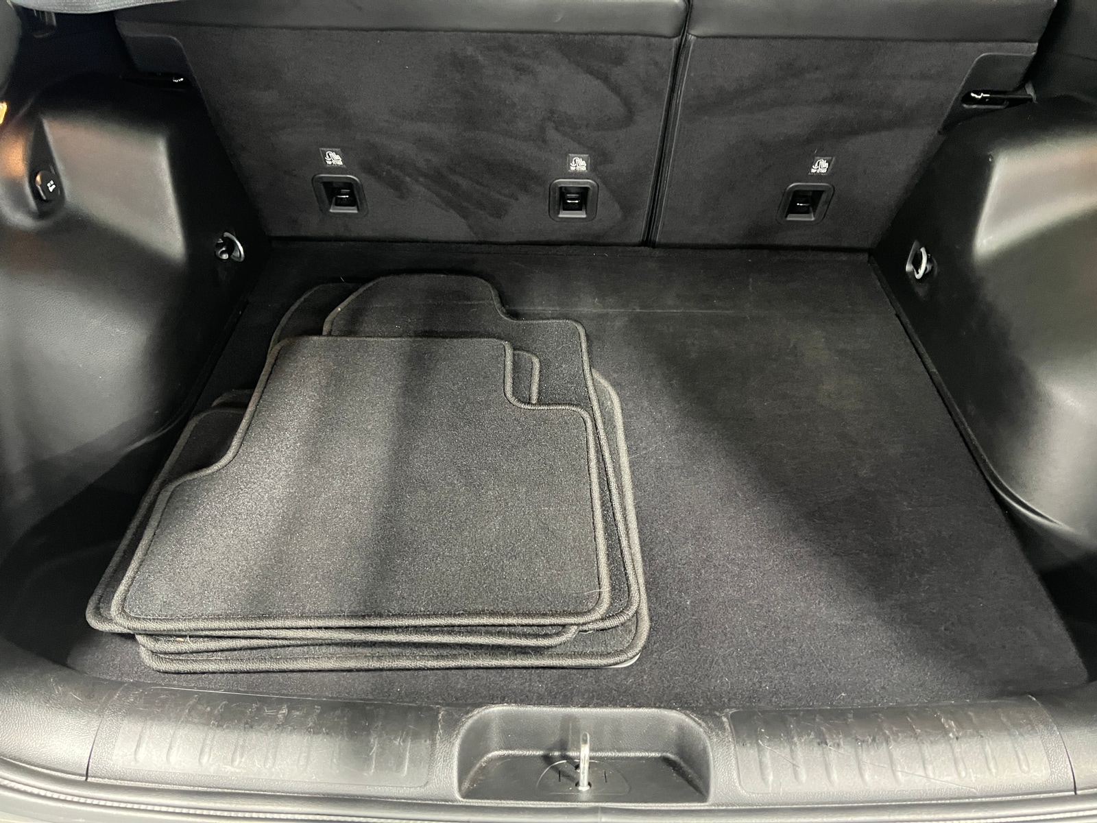 Thumbnail: 2019 Jeep Cherokee - 7