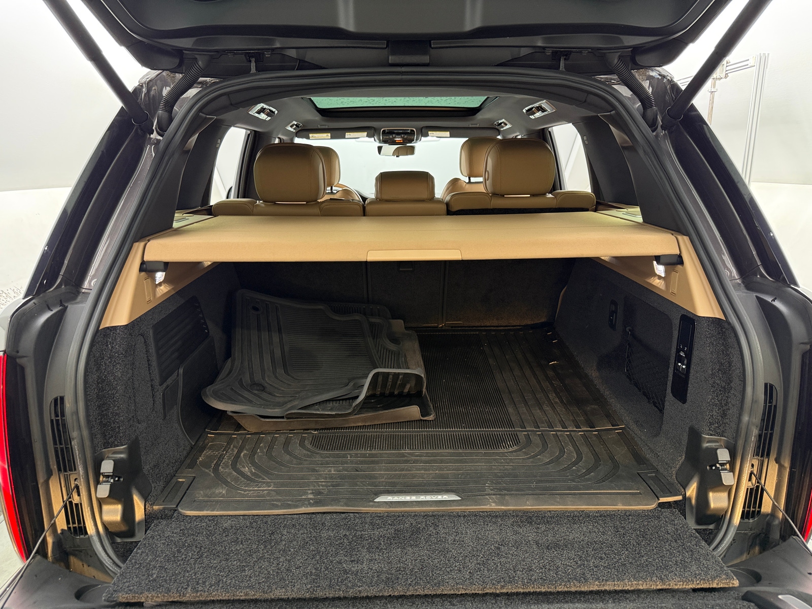 Thumbnail: 2023 Land Rover Range Rover - 6