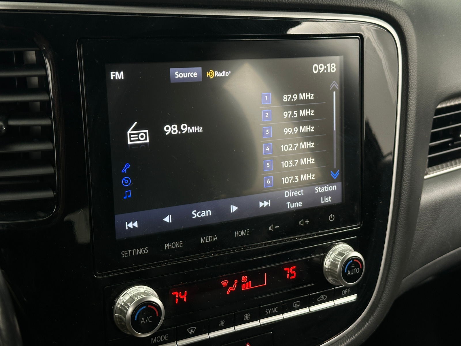 Thumbnail: 2020 Mitsubishi Outlander - 3