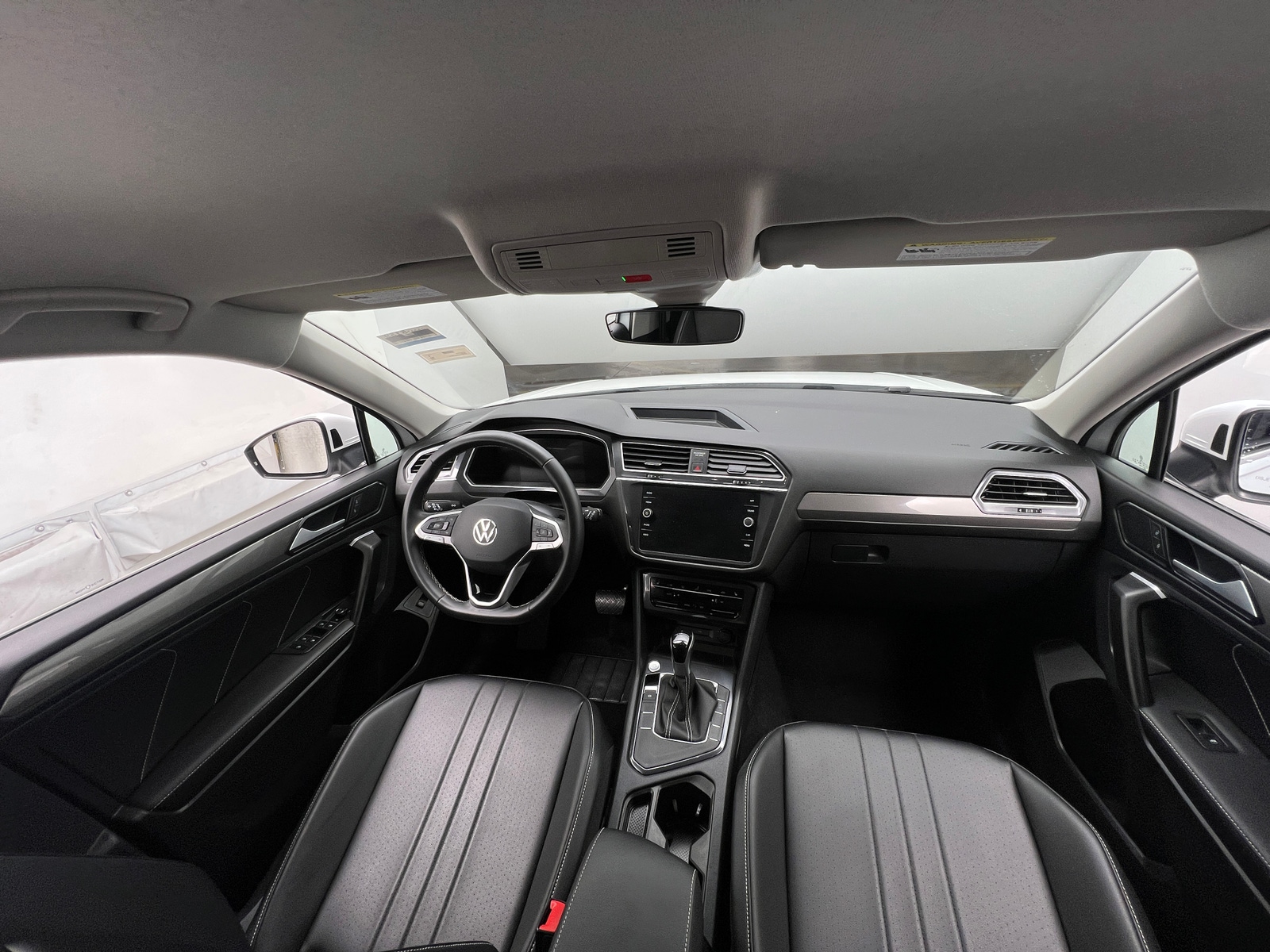 Thumbnail: 2024 Volkswagen Tiguan - 2