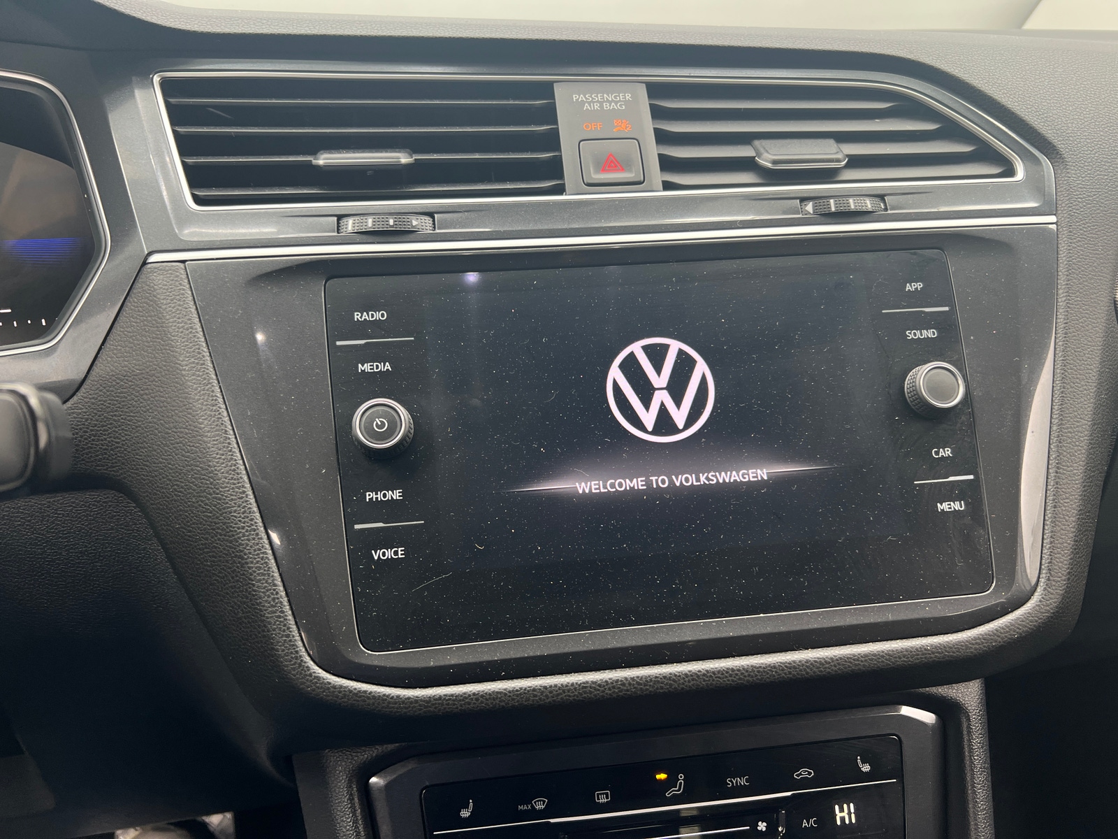 Thumbnail: 2024 Volkswagen Tiguan - 3