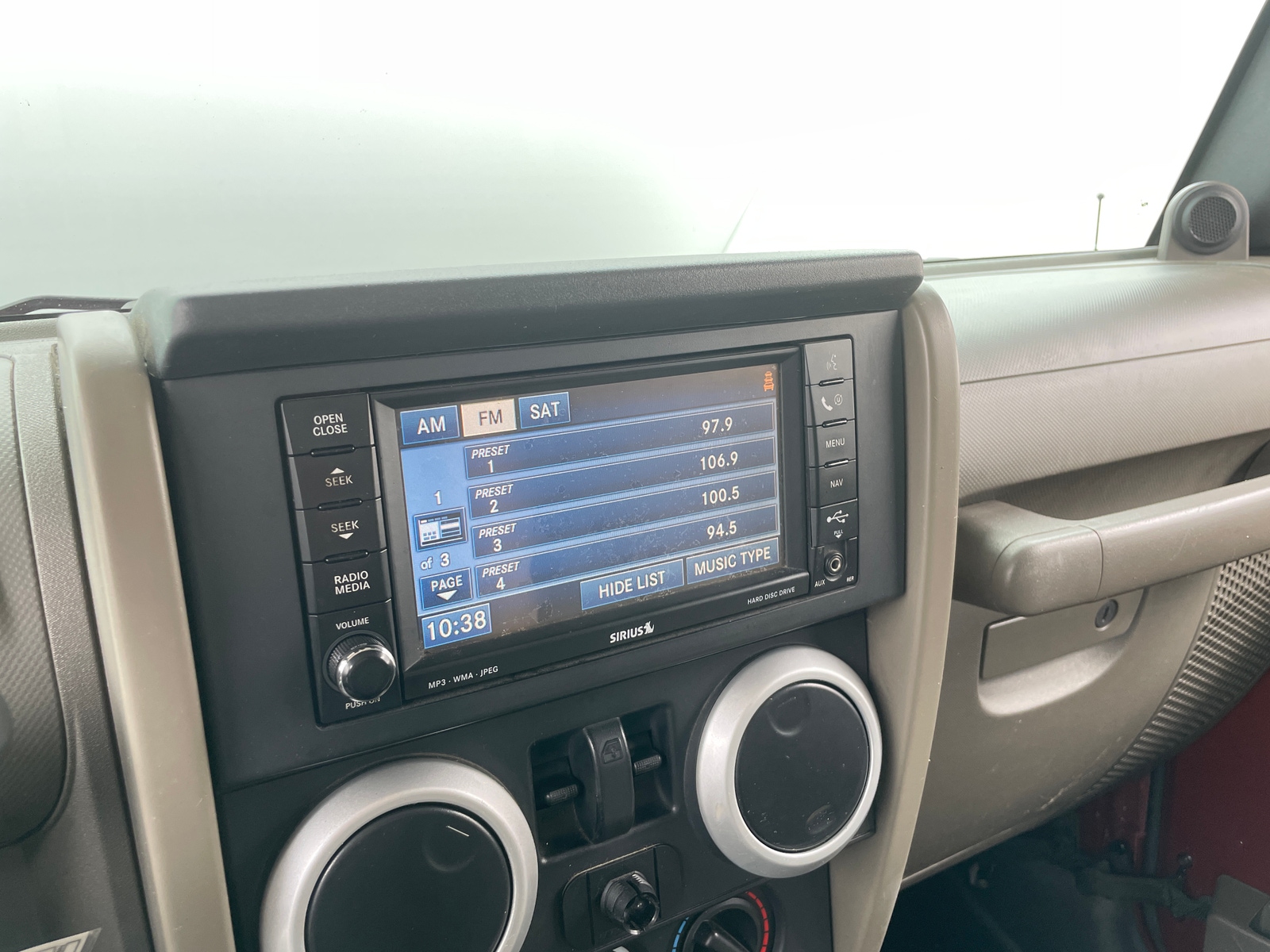 Thumbnail: 2010 Jeep Wrangler - 3