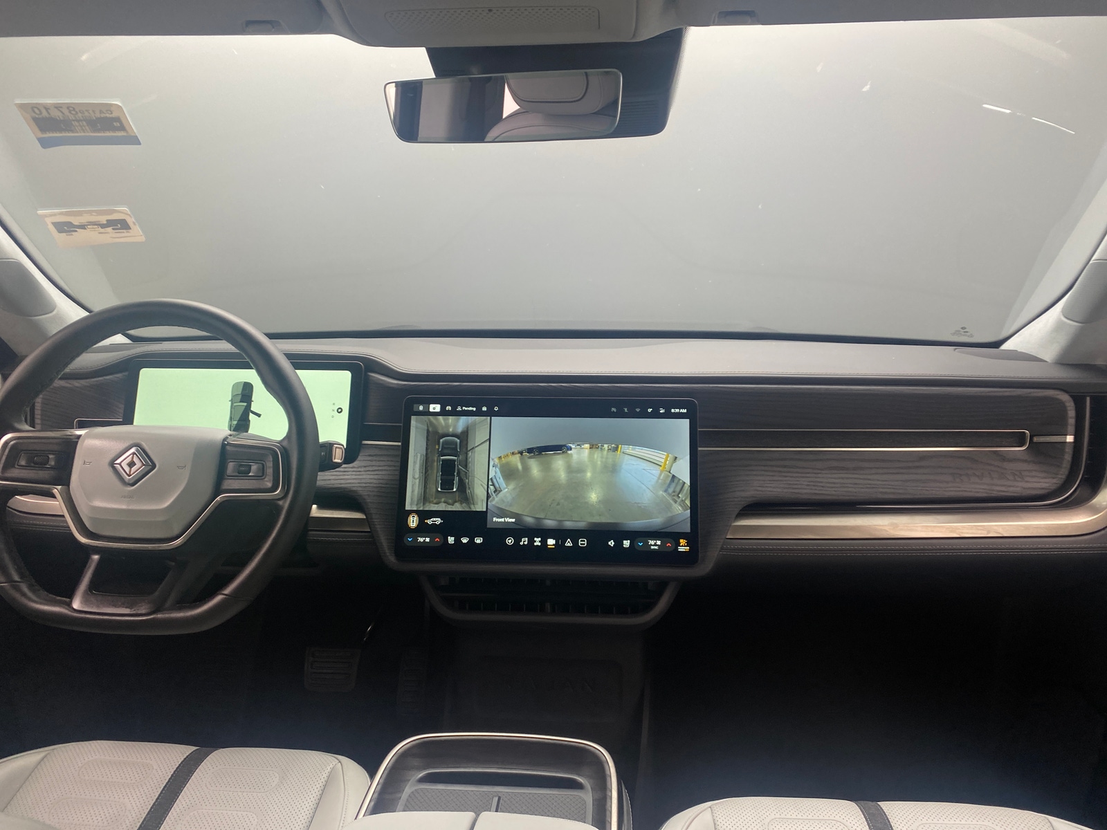 Thumbnail: 2025 Rivian R1S - 2