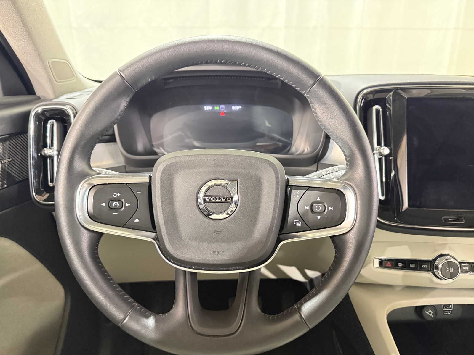 Thumbnail: 2021 Volvo XC40 - 4