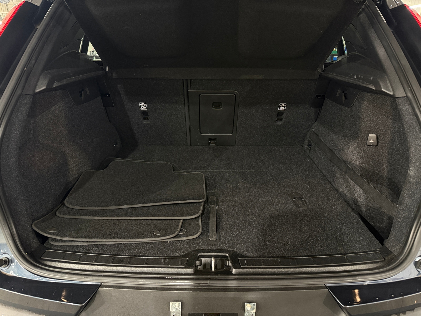 Thumbnail: 2021 Volvo XC40 - 6