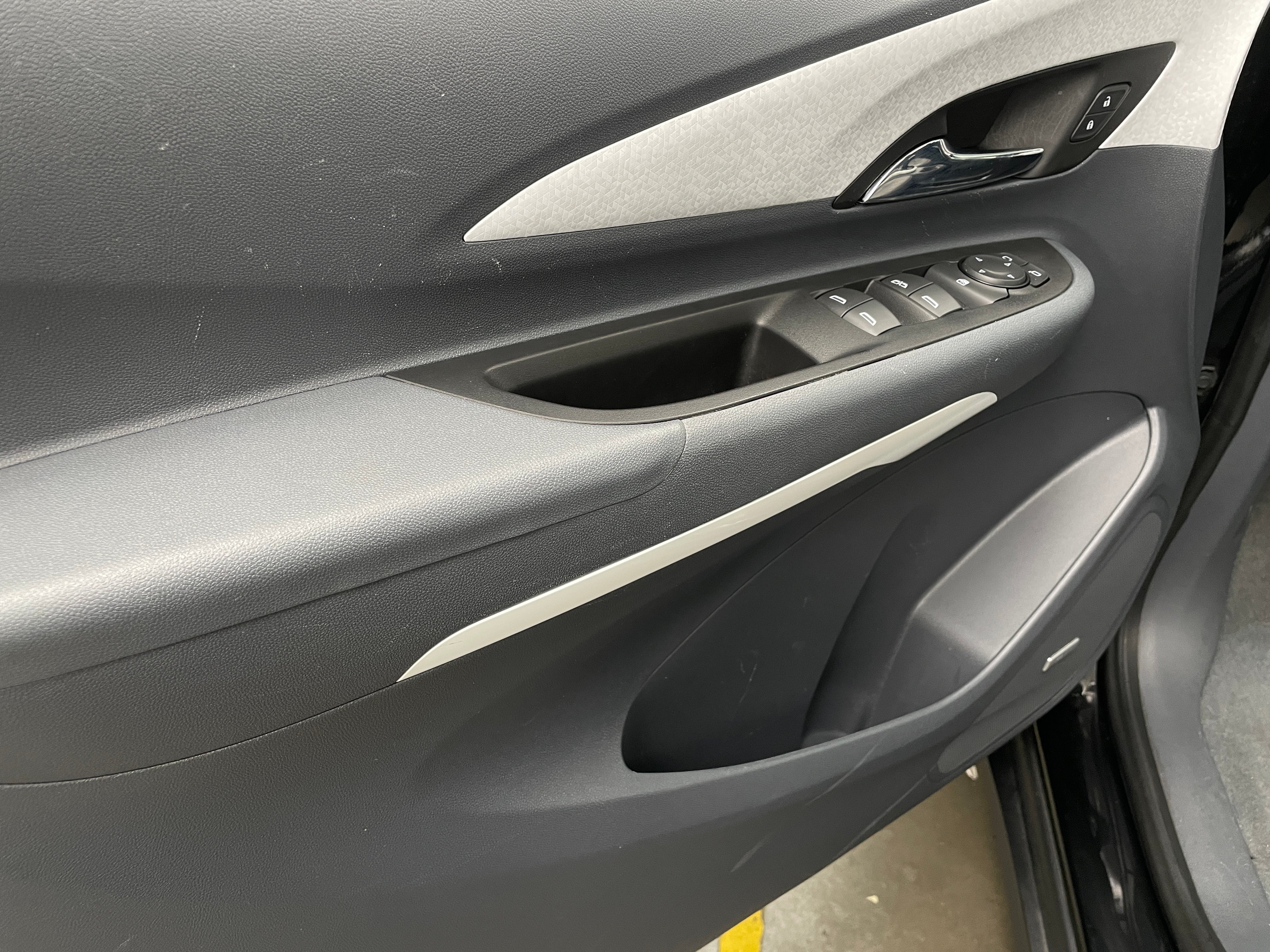 Used 2020 Chevrolet Bolt EV Premier with VIN 1G1FZ6S05L4141300 for sale in Oak Creek, WI