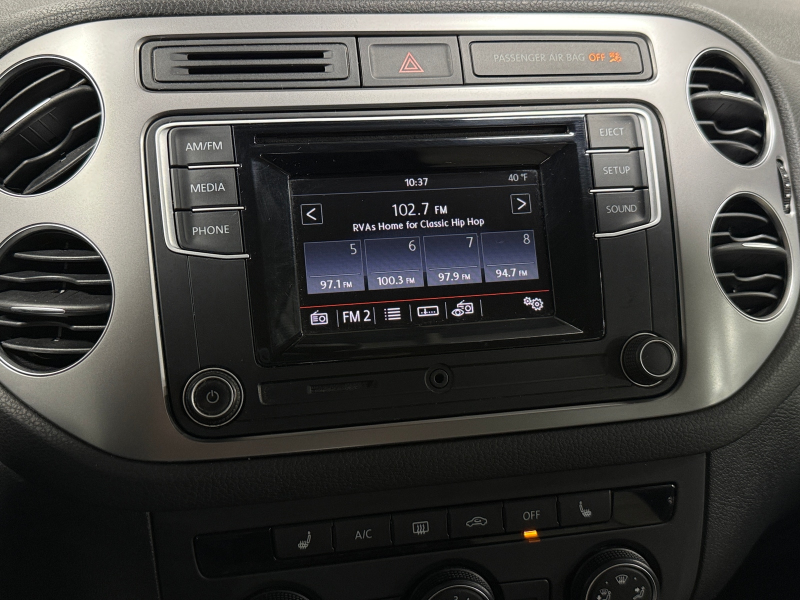 Thumbnail: 2016 Volkswagen Tiguan - 4