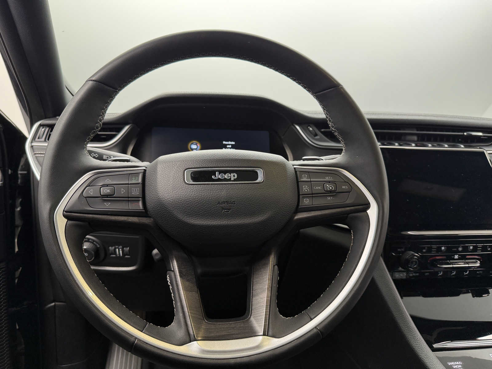 Thumbnail: 2024 Jeep Grand Cherokee L - 4