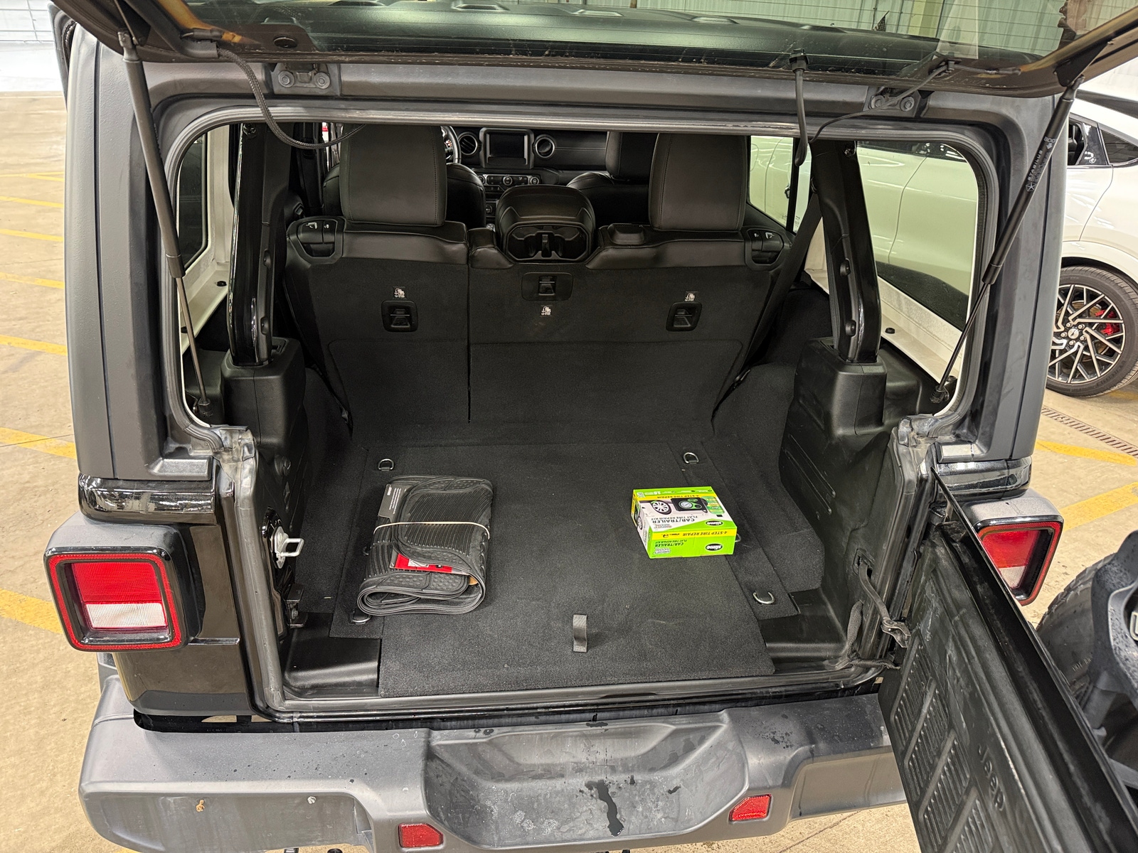 Thumbnail: 2018 Jeep Wrangler - 6