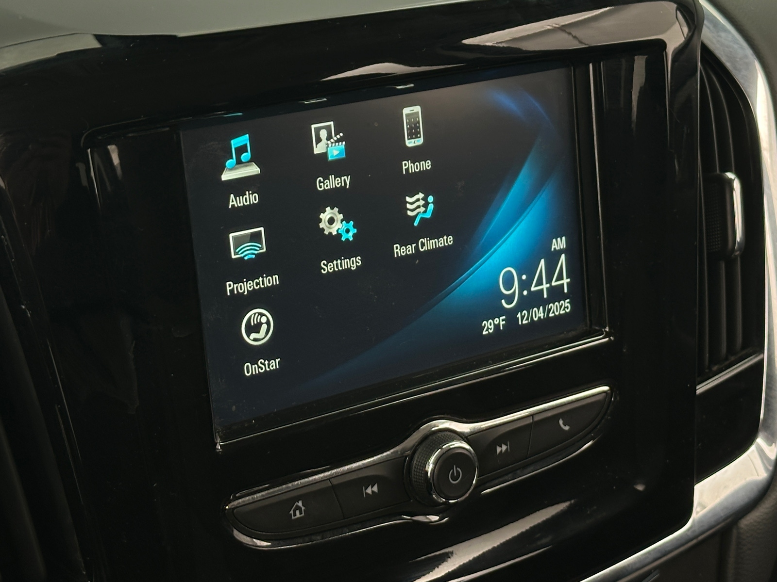 Thumbnail: 2019 Chevrolet Traverse - 4