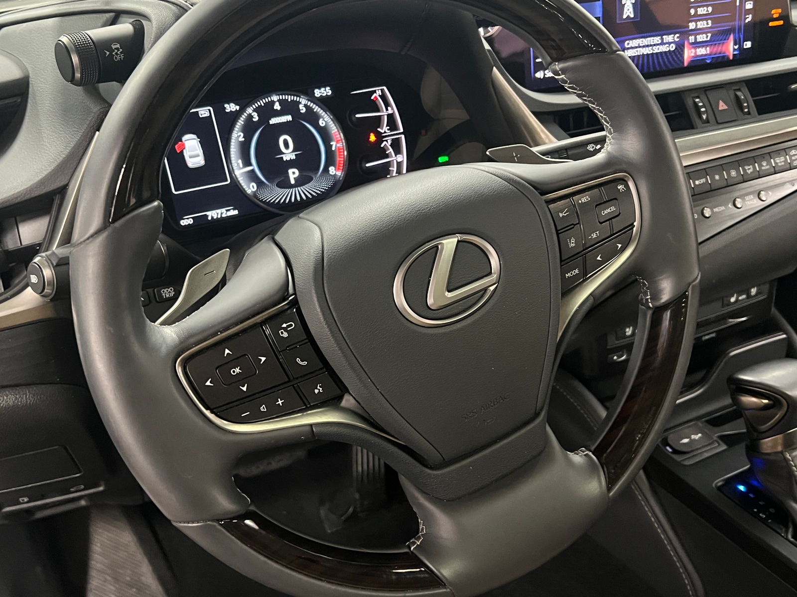 Thumbnail: 2020 Lexus ES - 4