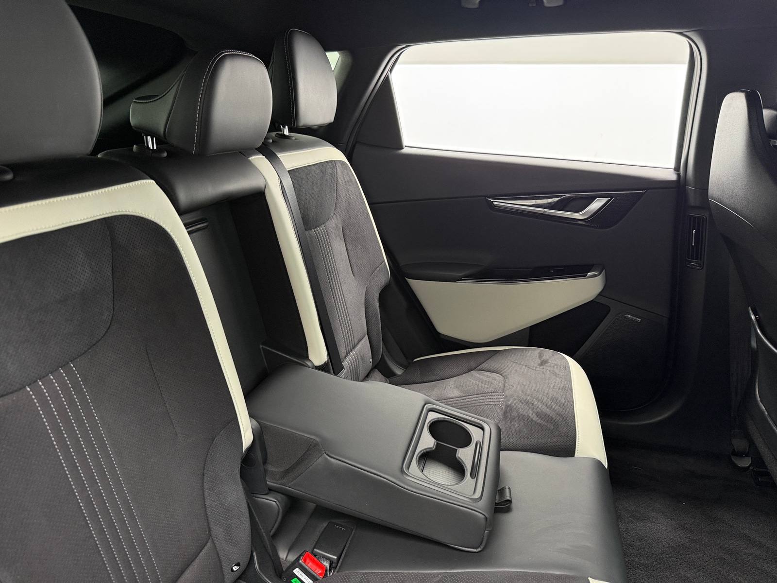 Thumbnail: 2023 Kia EV6 - 5