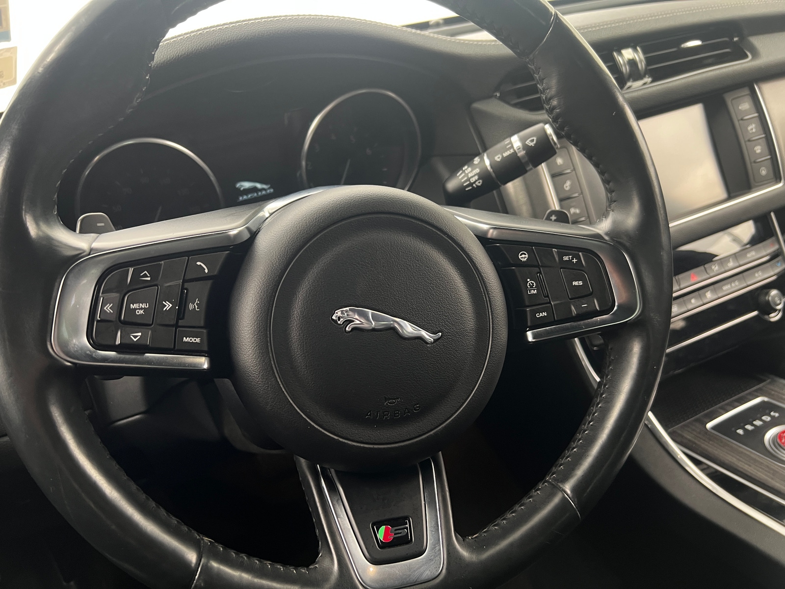 Thumbnail: 2016 Jaguar XF - 4