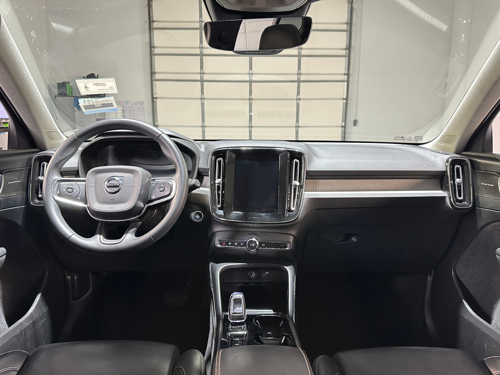 Thumbnail: 2023 Volvo XC40 - 2