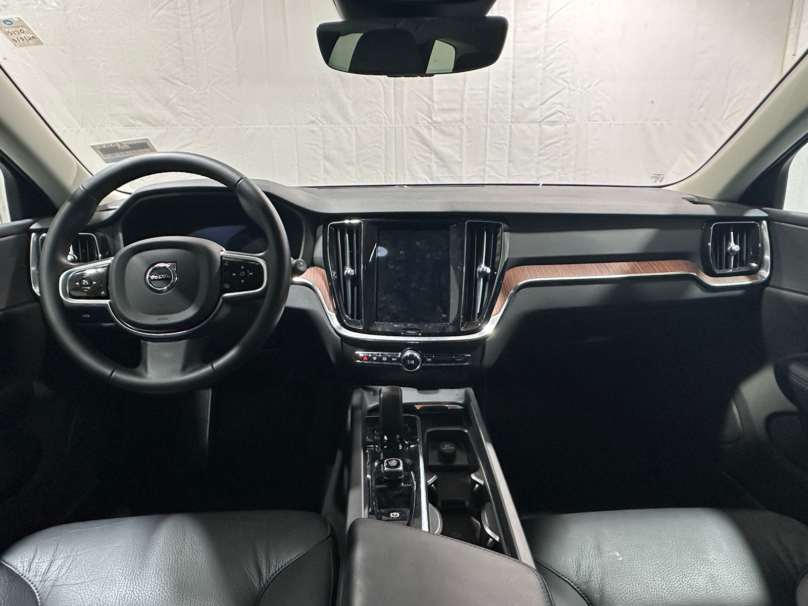 Thumbnail: 2025 Volvo V60 - 2