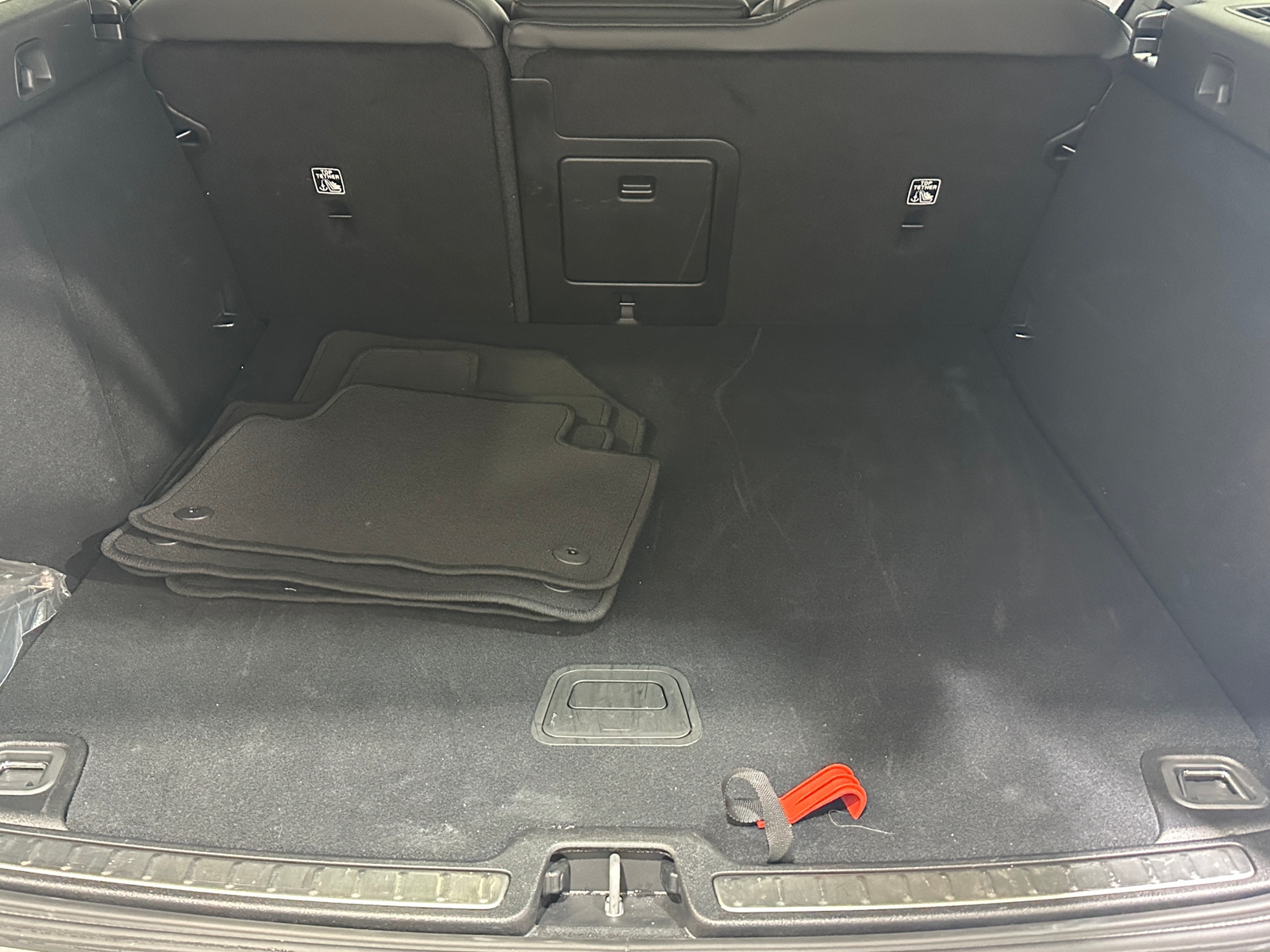 Thumbnail: 2025 Volvo V60 - 6