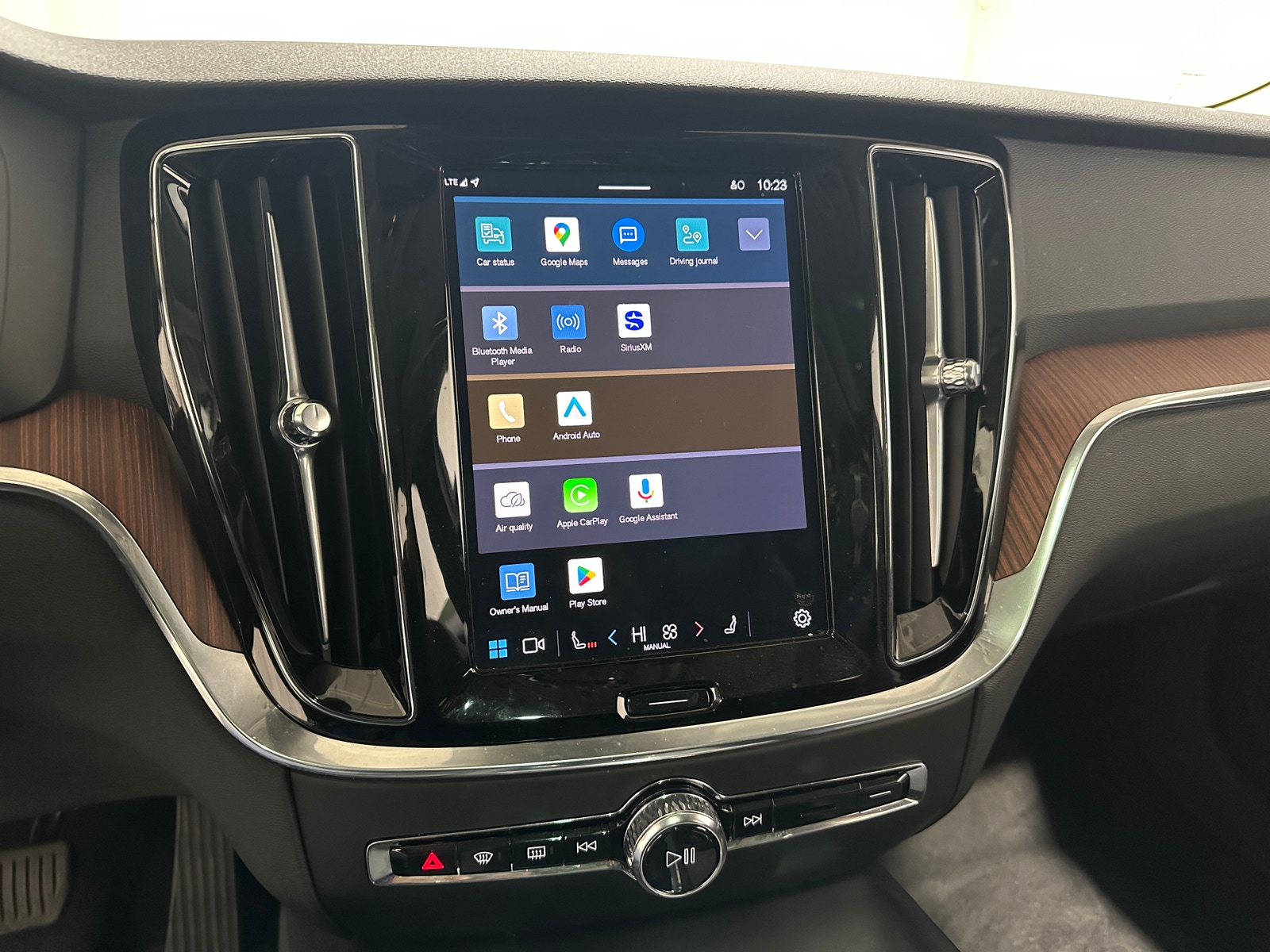 Thumbnail: 2025 Volvo V60 - 3