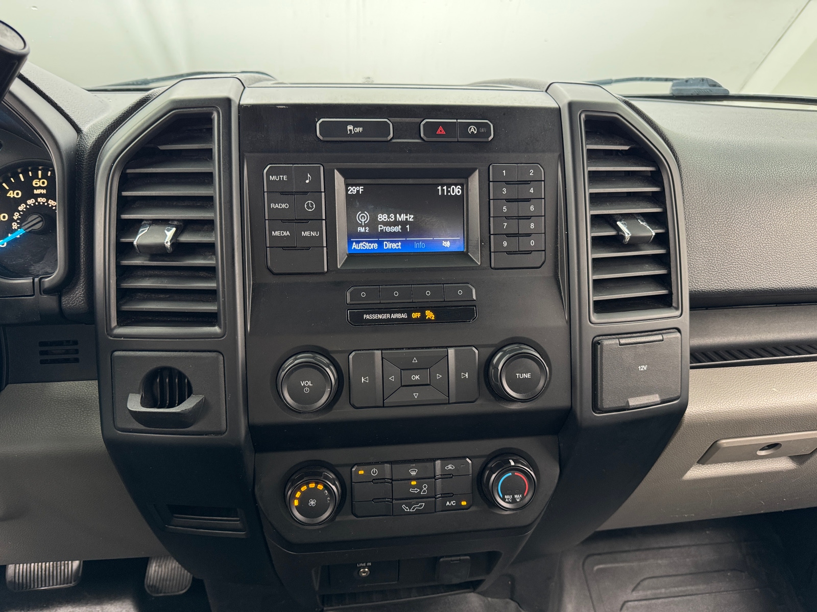 Thumbnail: 2017 Ford Econoline - 4