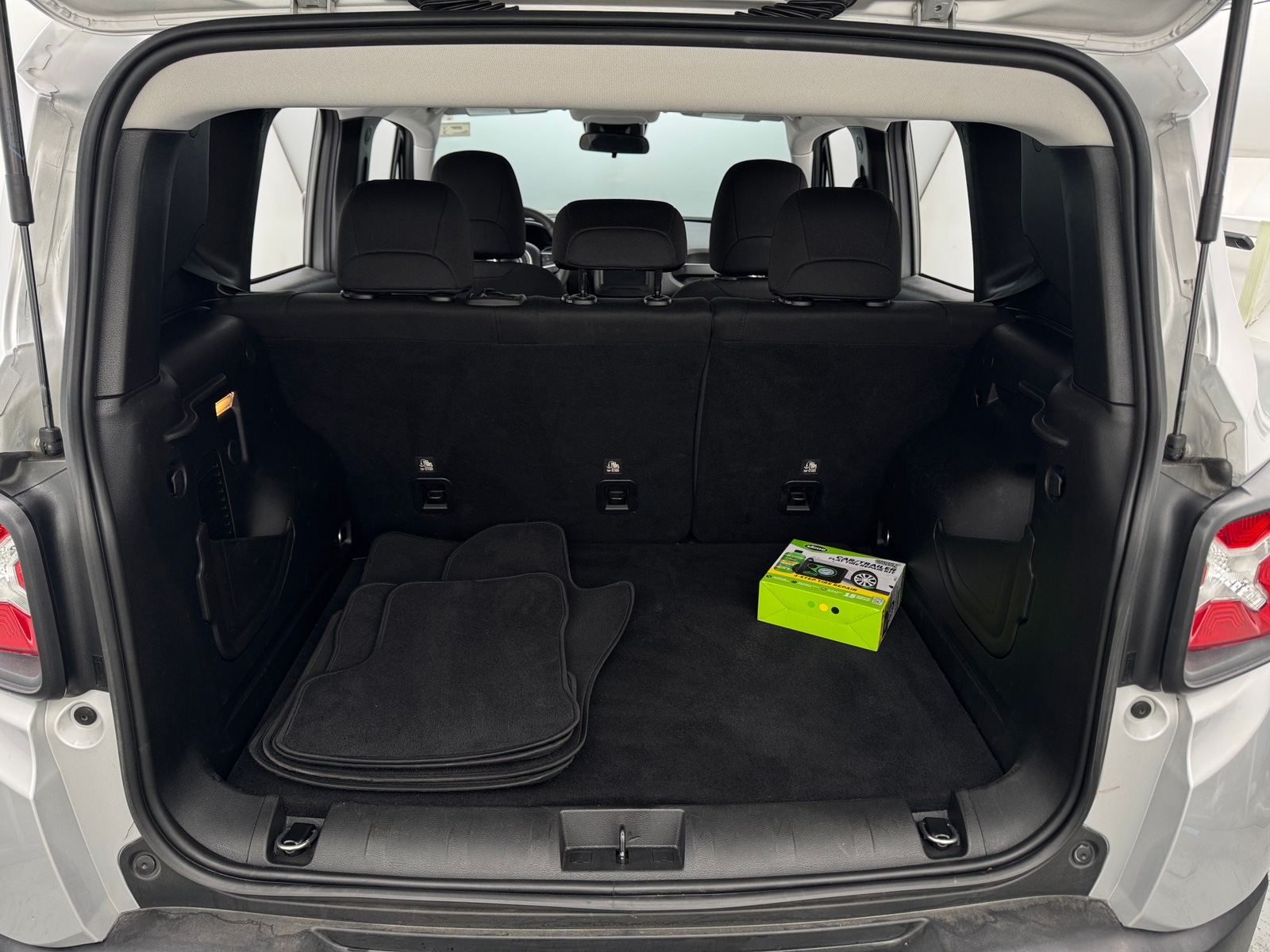 Thumbnail: 2021 Jeep Renegade - 7