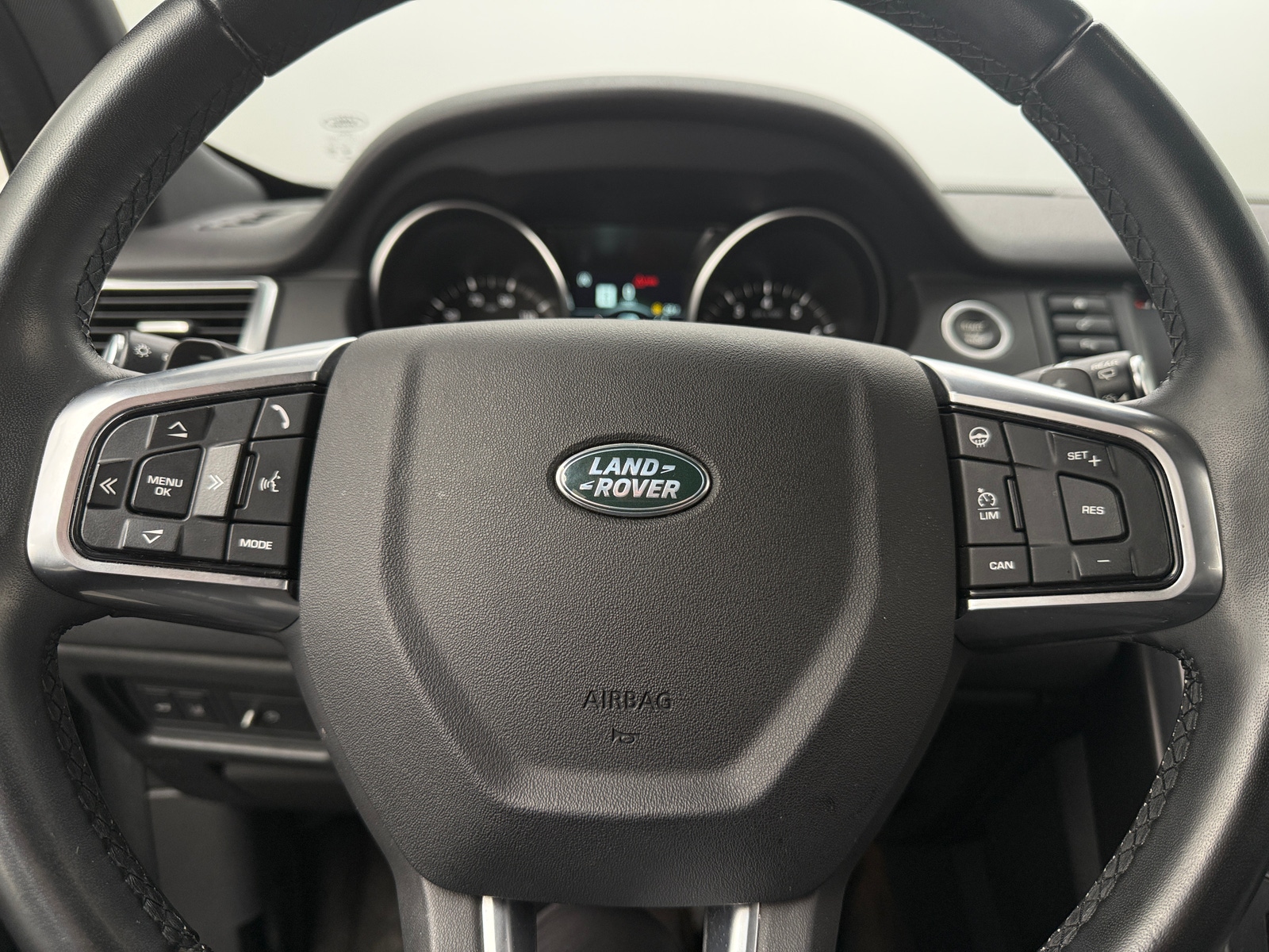 Thumbnail: 2019 Land Rover Discovery Sport - 4