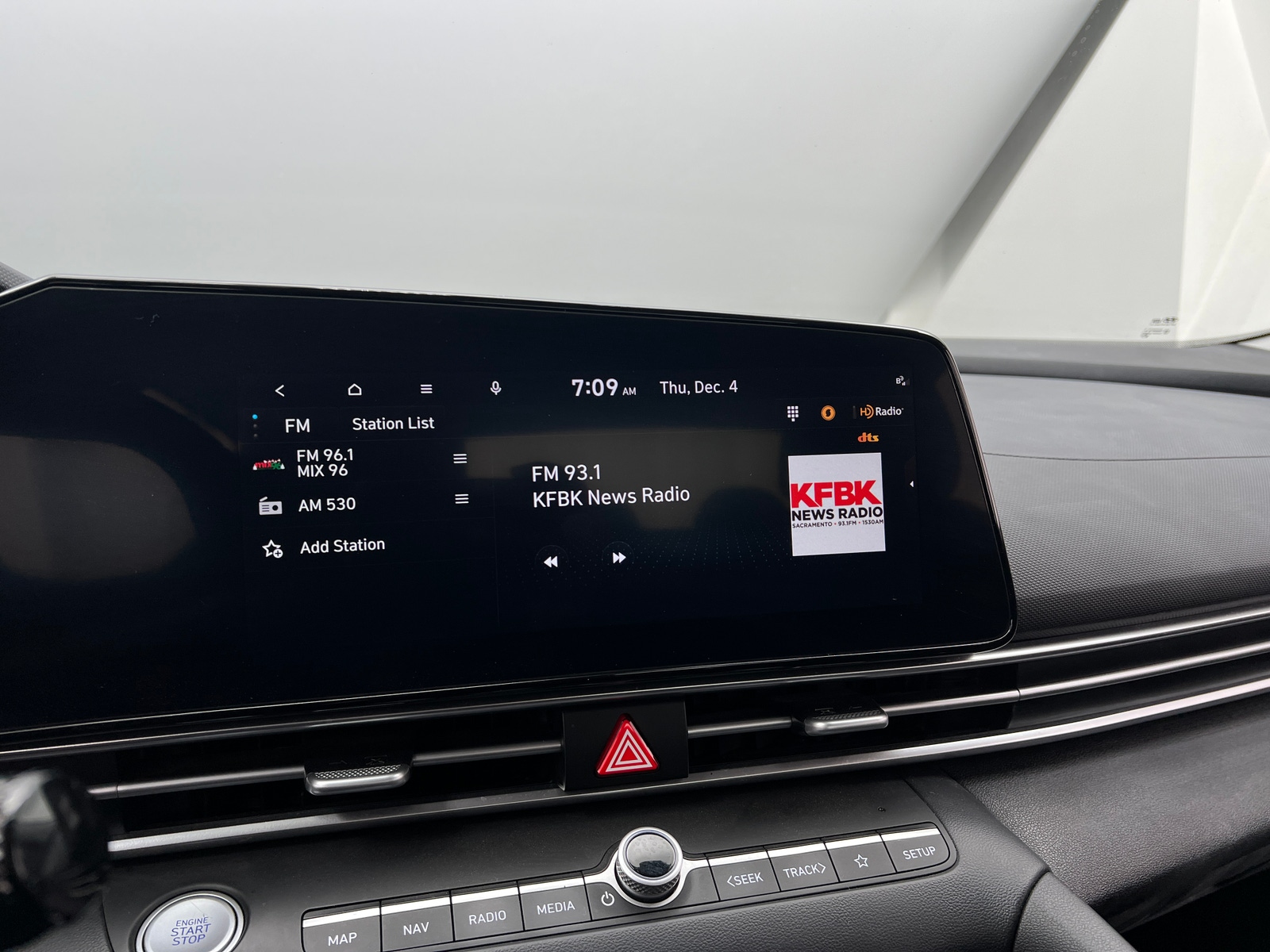 Thumbnail: 2023 Hyundai Elantra - 4