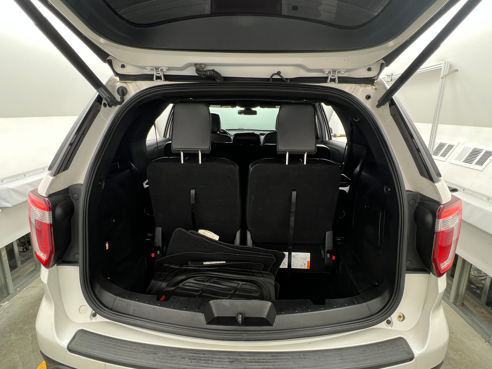 Thumbnail: 2019 Ford Explorer - 6