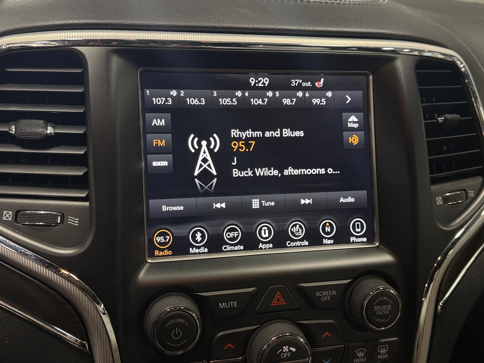 Thumbnail: 2018 Jeep Grand Cherokee - 3