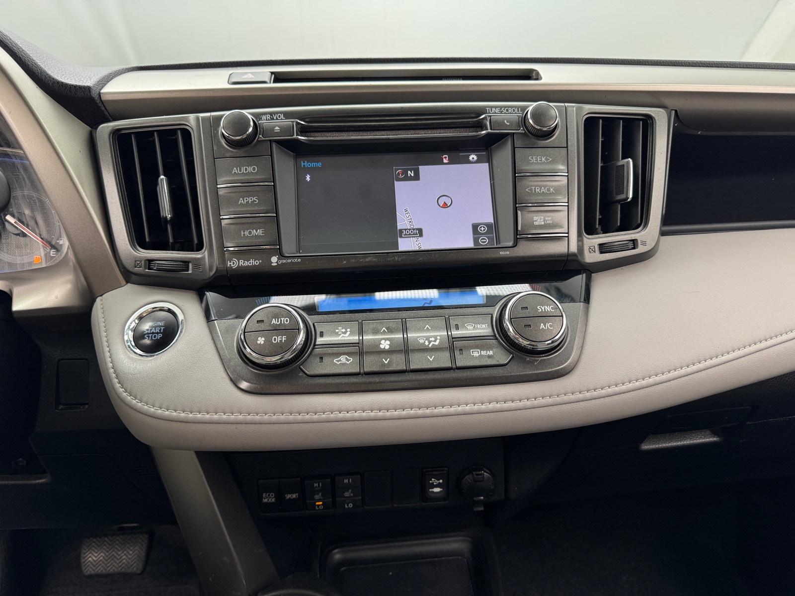 Thumbnail: 2015 Toyota RAV4 - 3