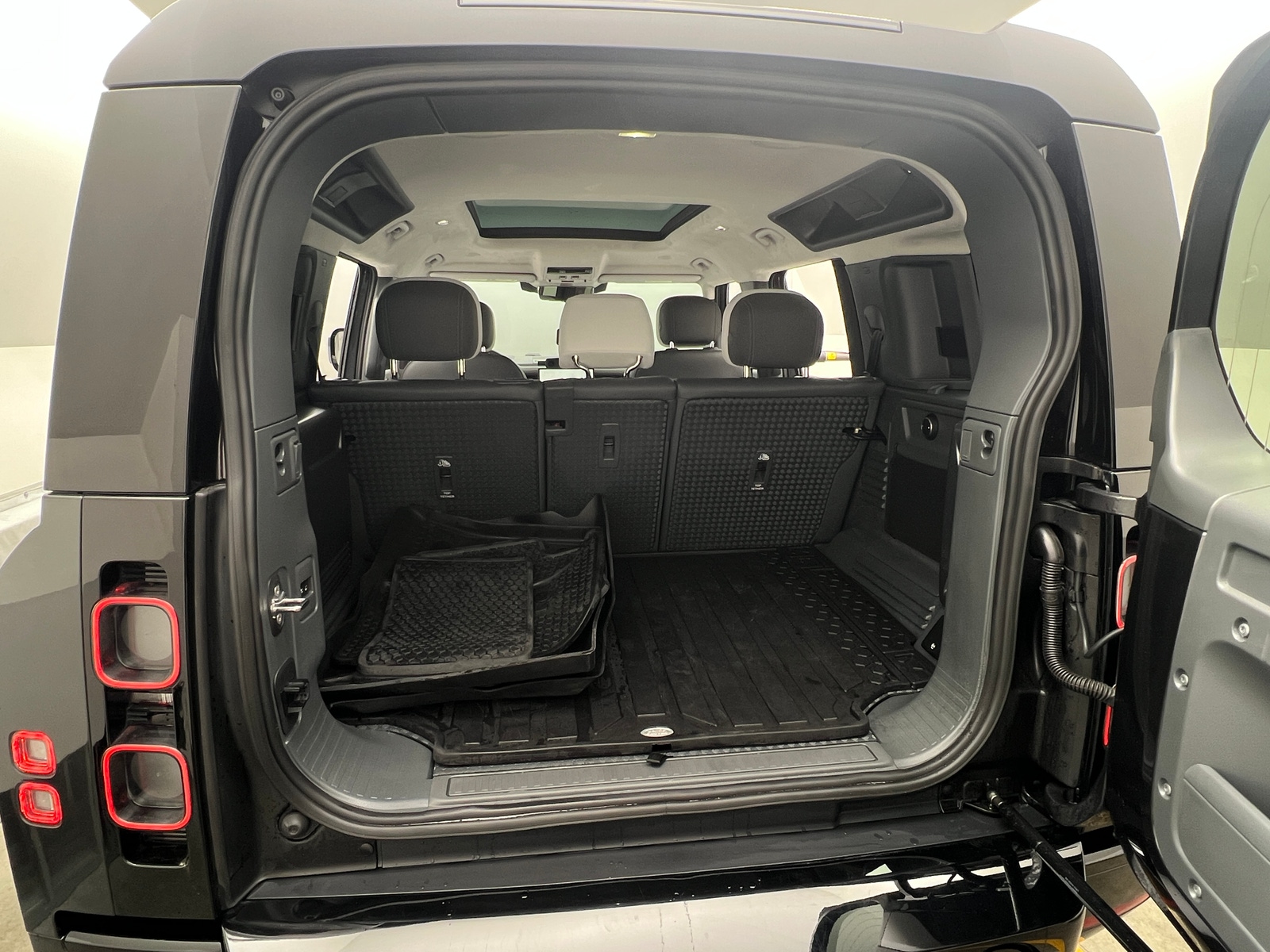 Thumbnail: 2025 Land Rover Defender - 7