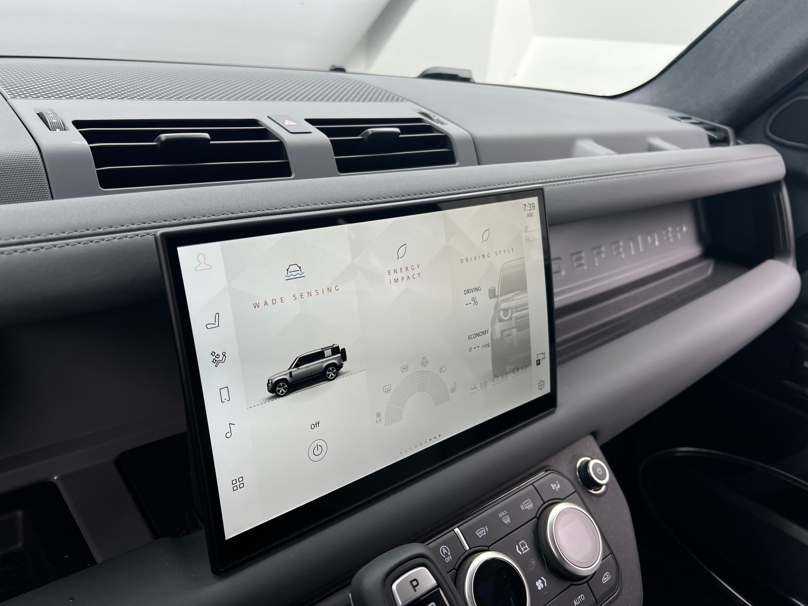 Thumbnail: 2025 Land Rover Defender - 4