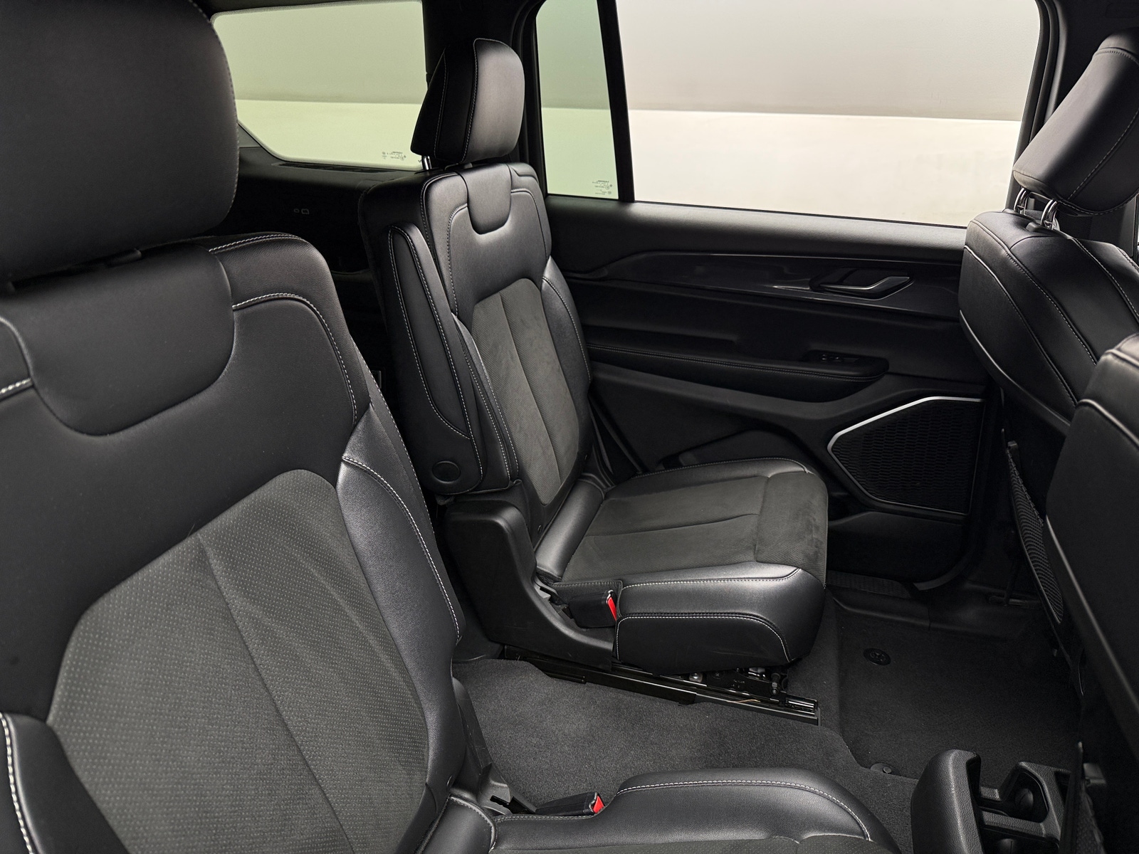 Thumbnail: 2022 Jeep Grand Cherokee L - 5