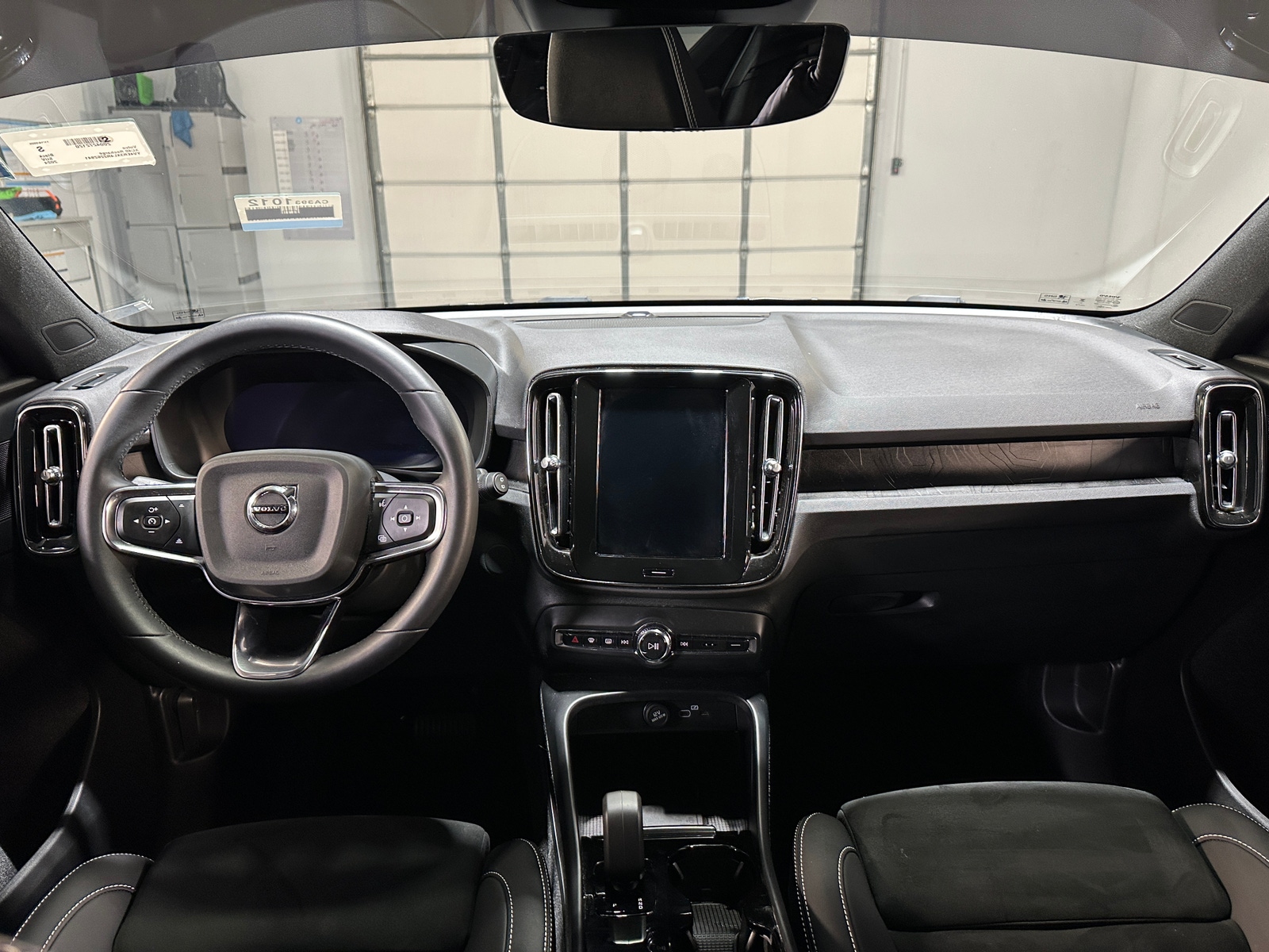 Thumbnail: 2024 Volvo XC40 - 3