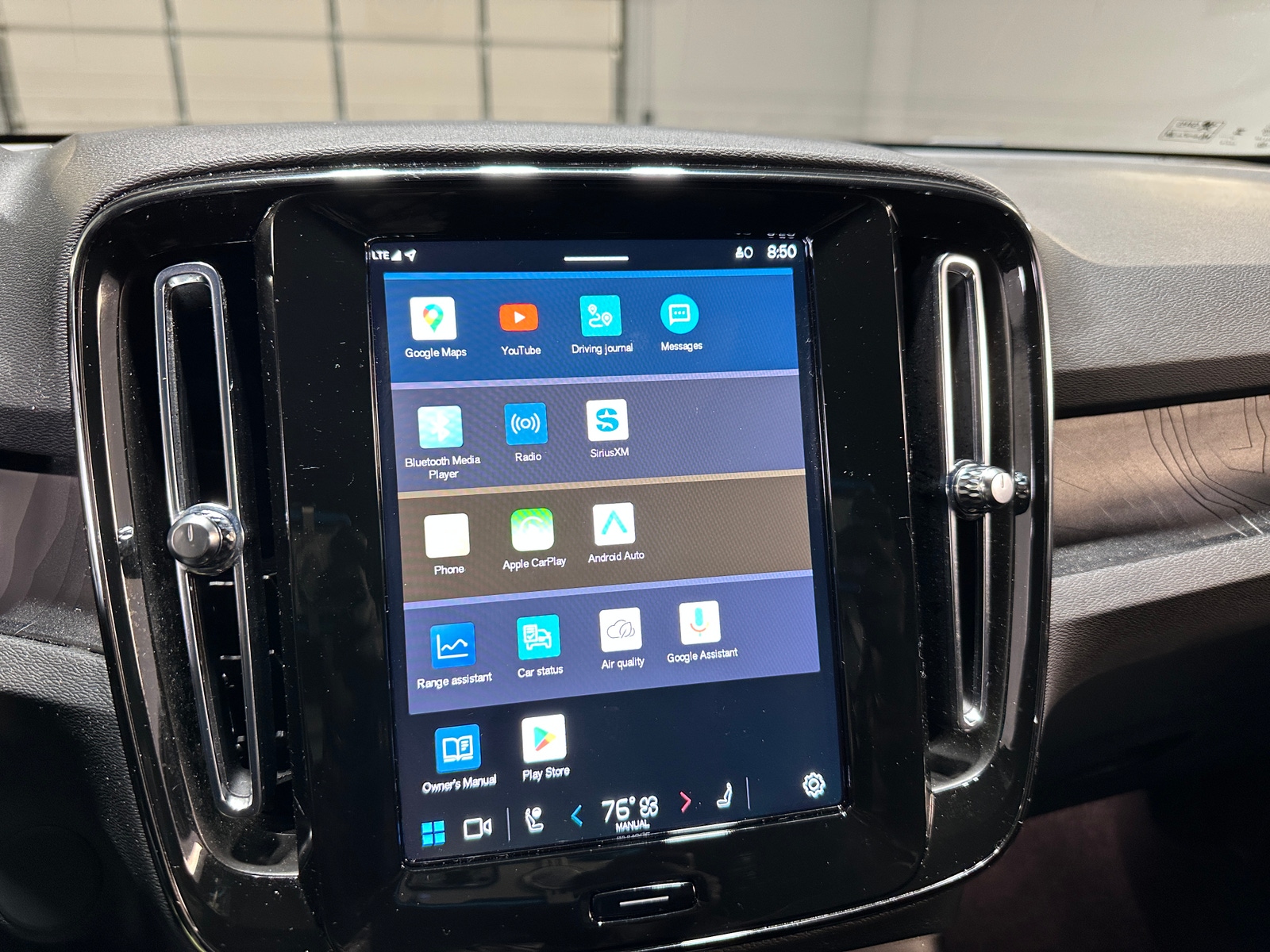 Thumbnail: 2024 Volvo XC40 - 4