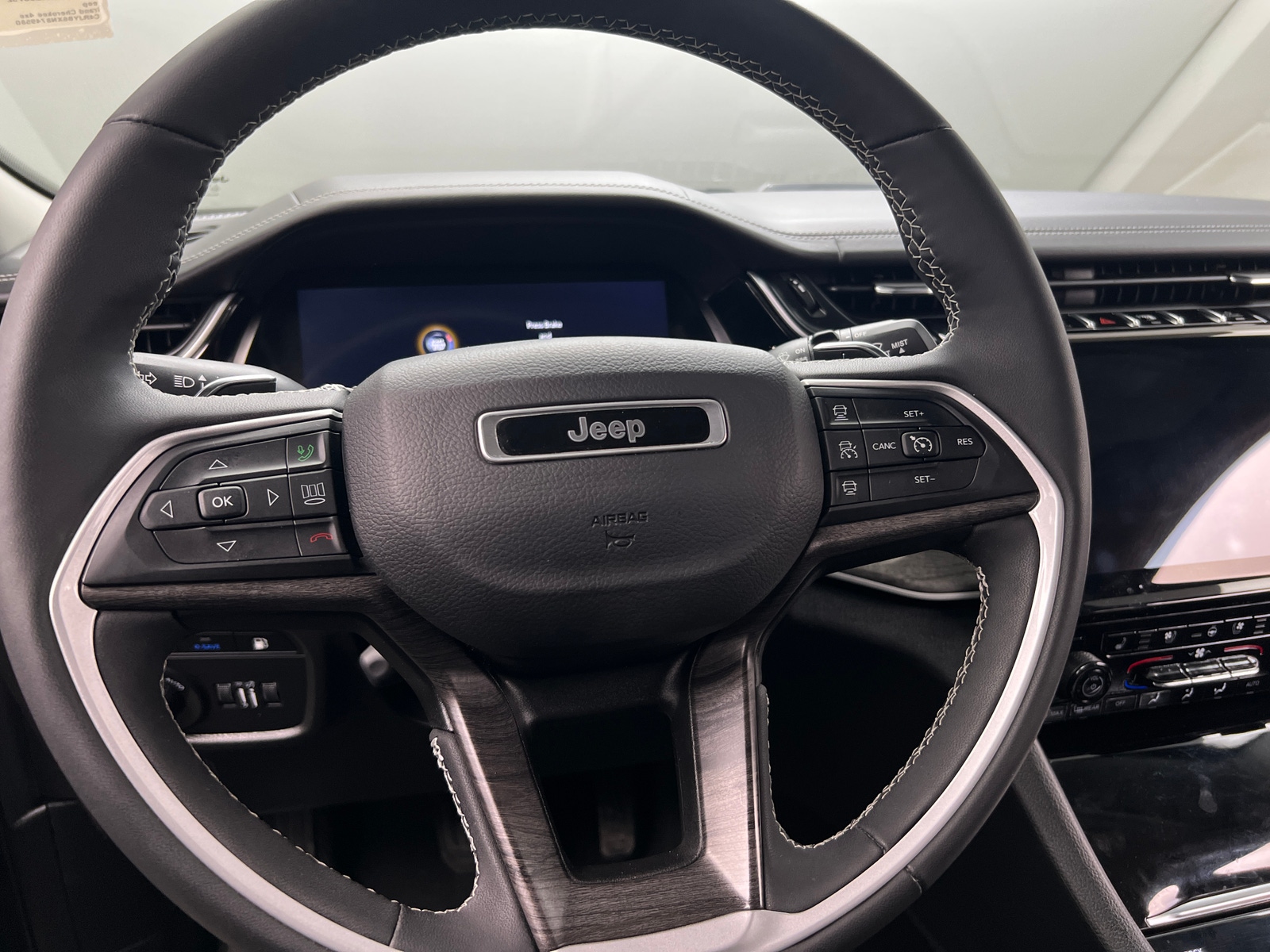 Thumbnail: 2022 Jeep Grand Cherokee - 4