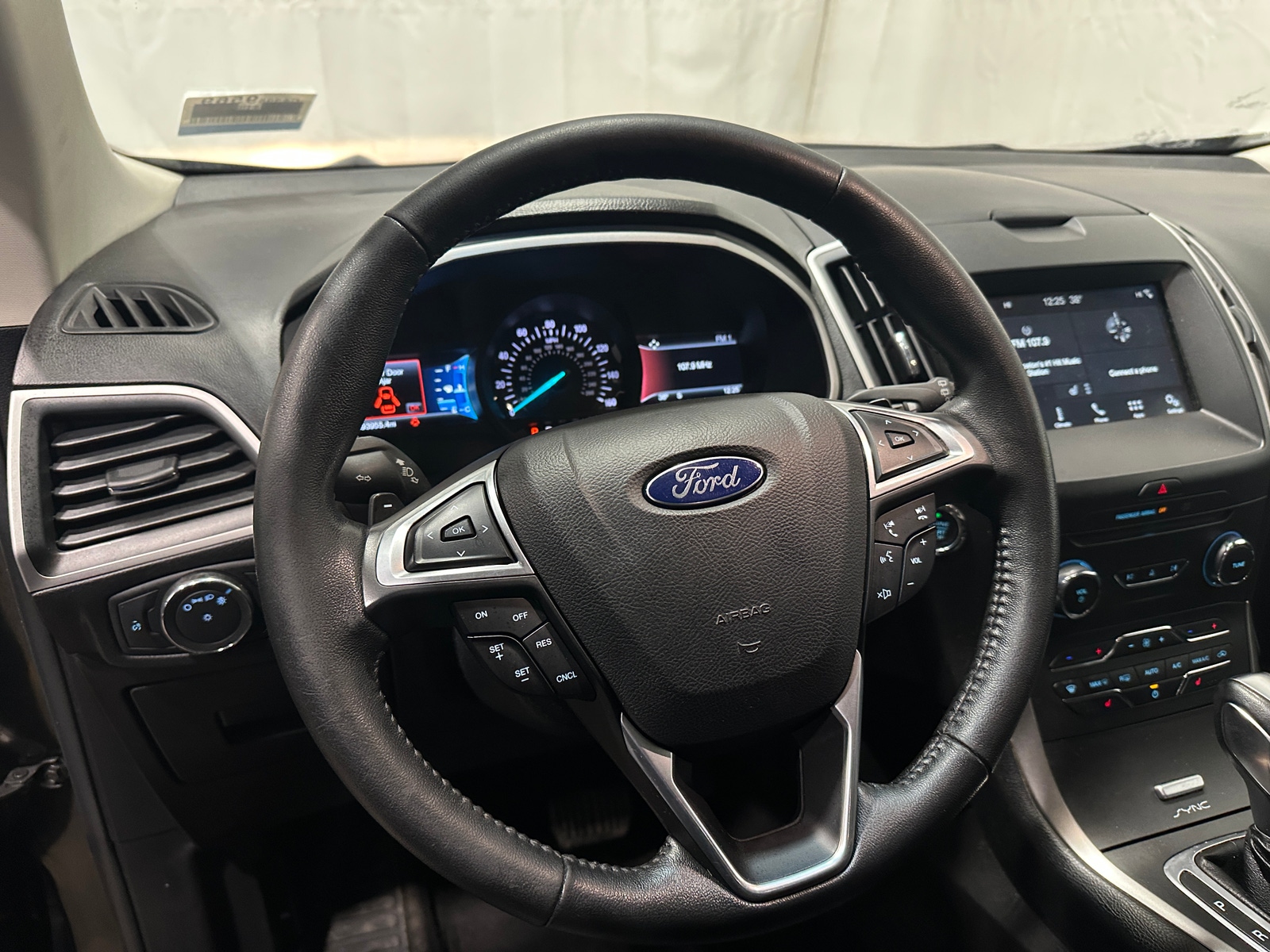 Thumbnail: 2017 Ford Edge - 4