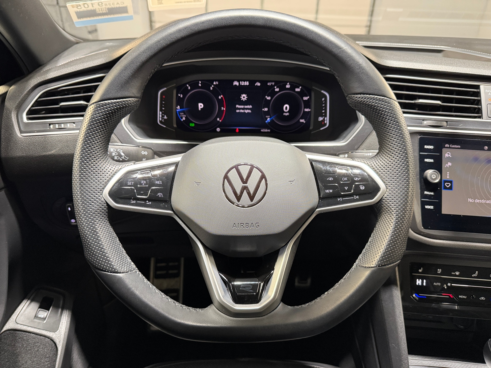 Thumbnail: 2023 Volkswagen Tiguan - 4