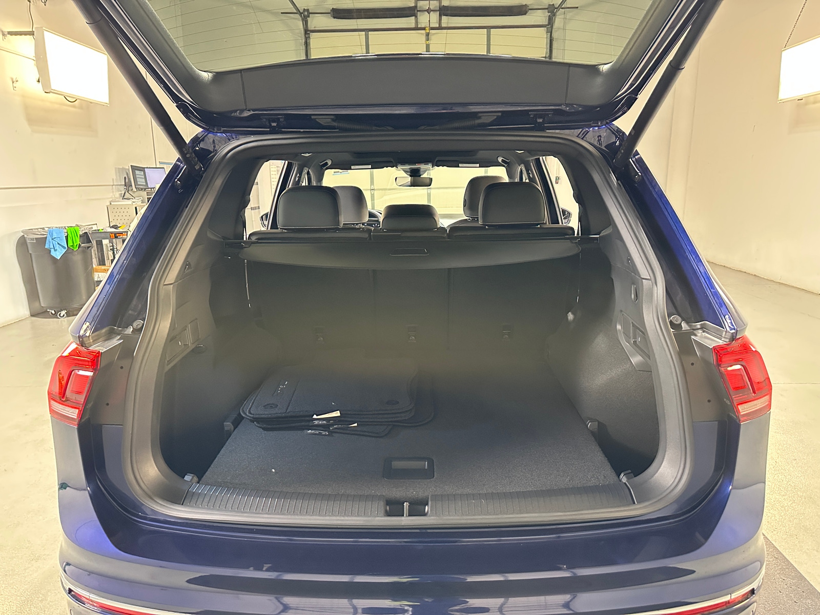 Thumbnail: 2023 Volkswagen Tiguan - 6