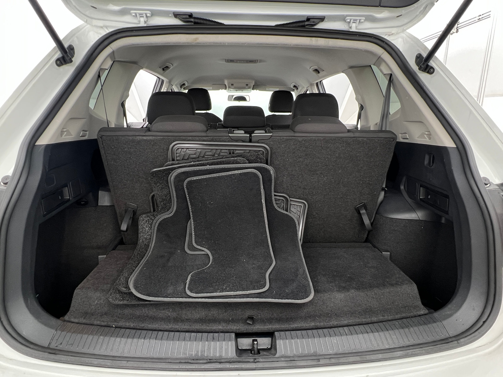 Thumbnail: 2019 Volkswagen Tiguan - 7